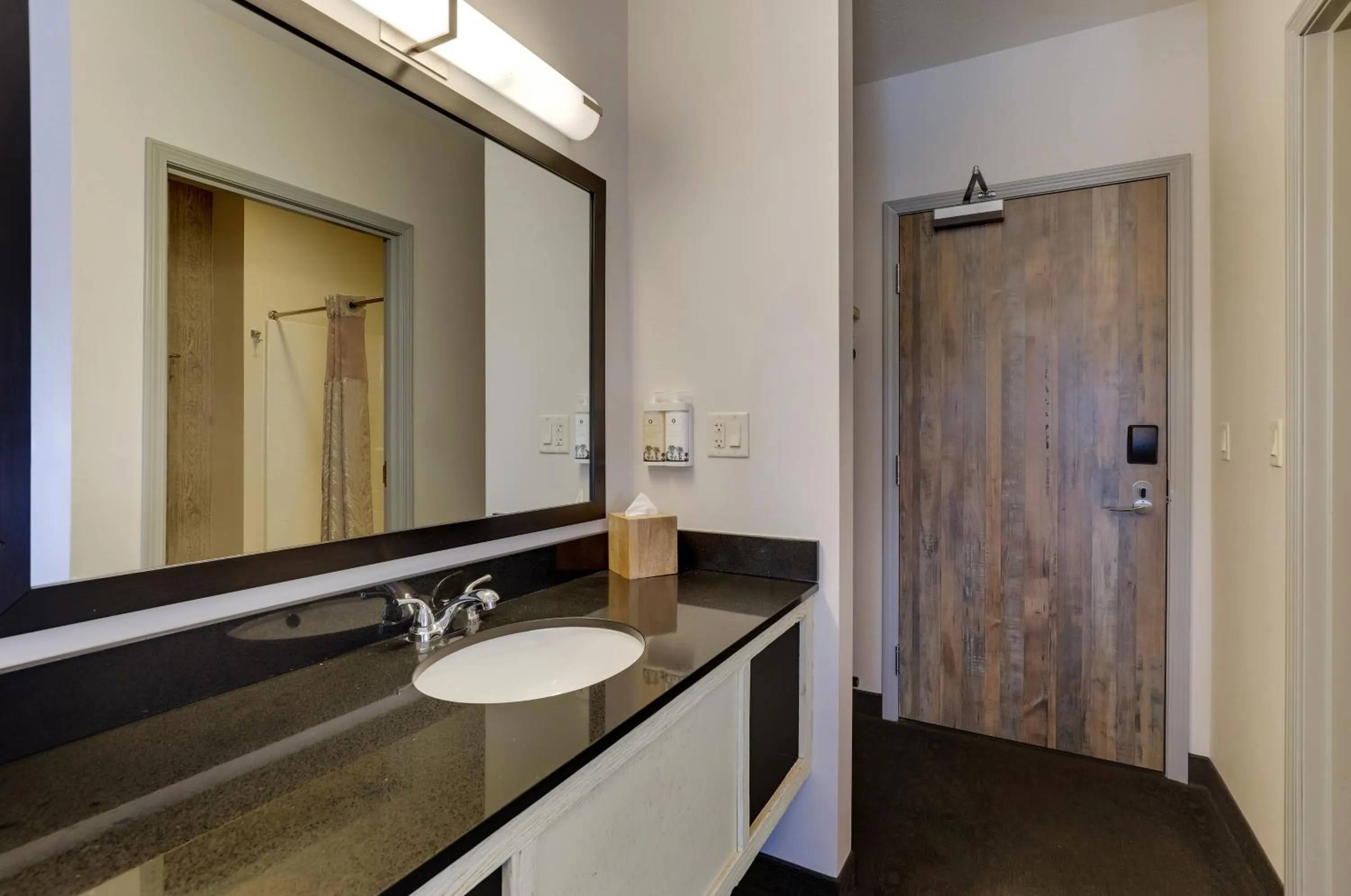 Bathroom in Stoney Creek Hotel Tulsa - Broken Arrow