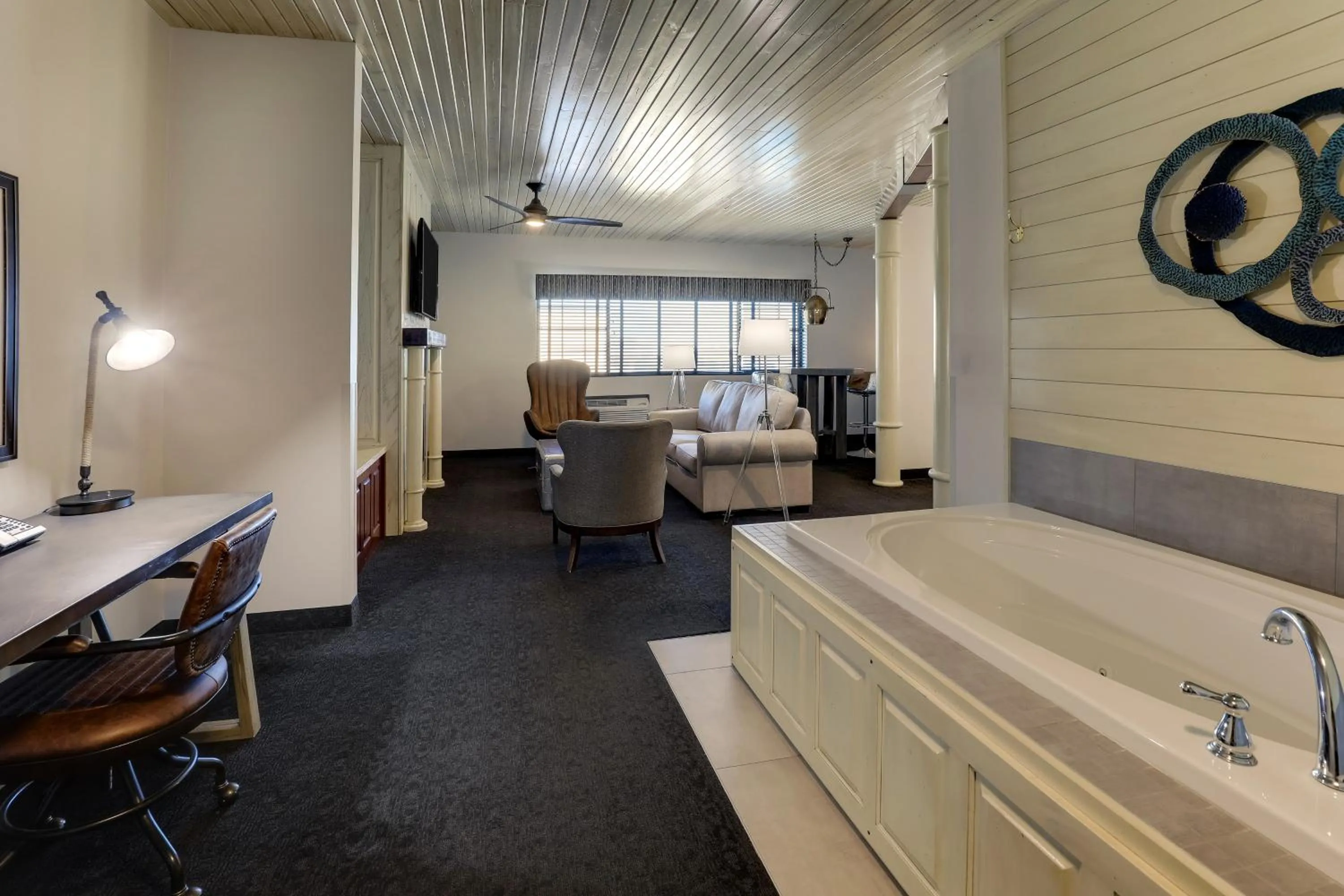 Hot Tub in Stoney Creek Hotel Tulsa - Broken Arrow