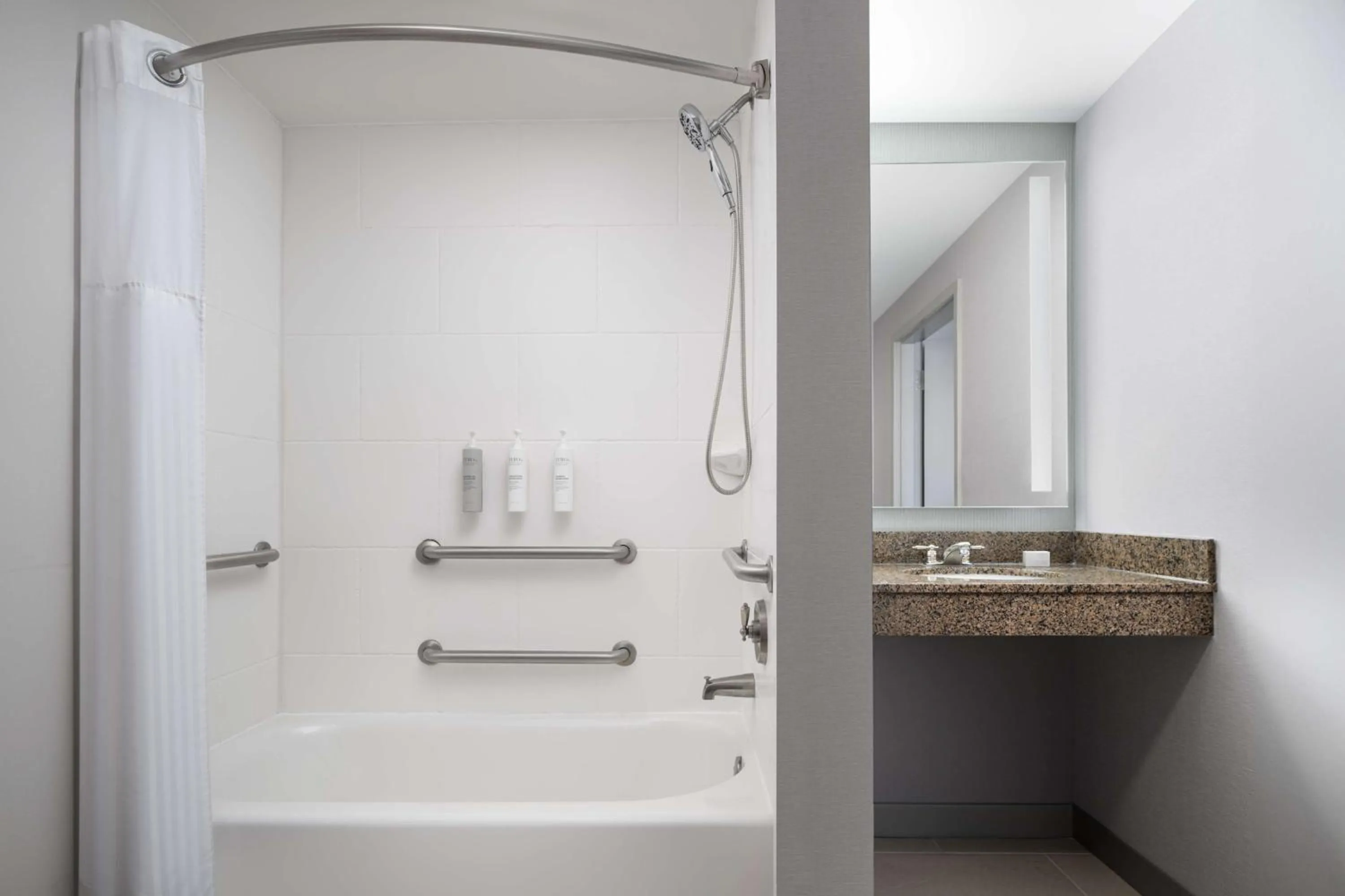 Bathroom in Hilton Garden Inn Huntsville South/Redstone Arsenal