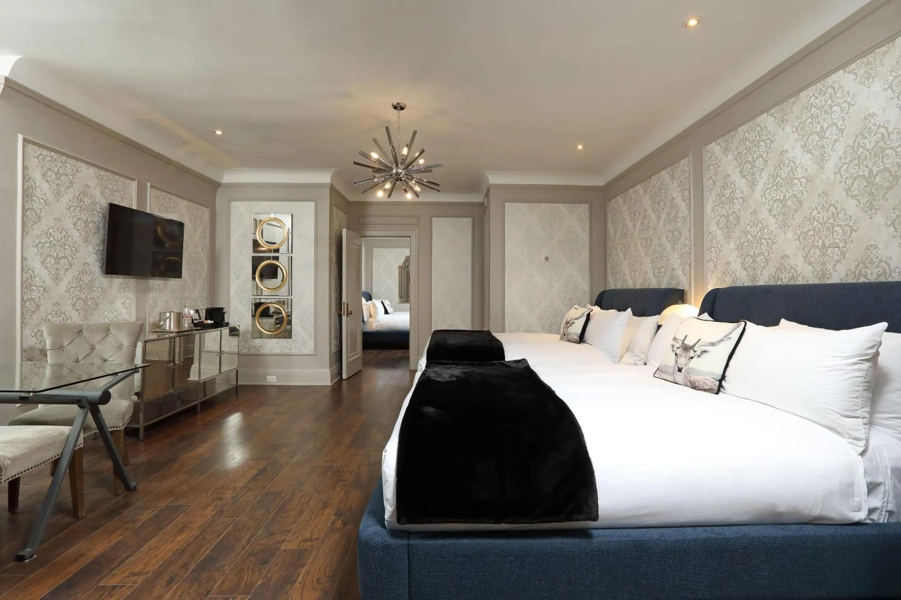 Bedroom in The Fort Garry Hotel, Spa and Conference Centre, an Ascend Collection Hotel