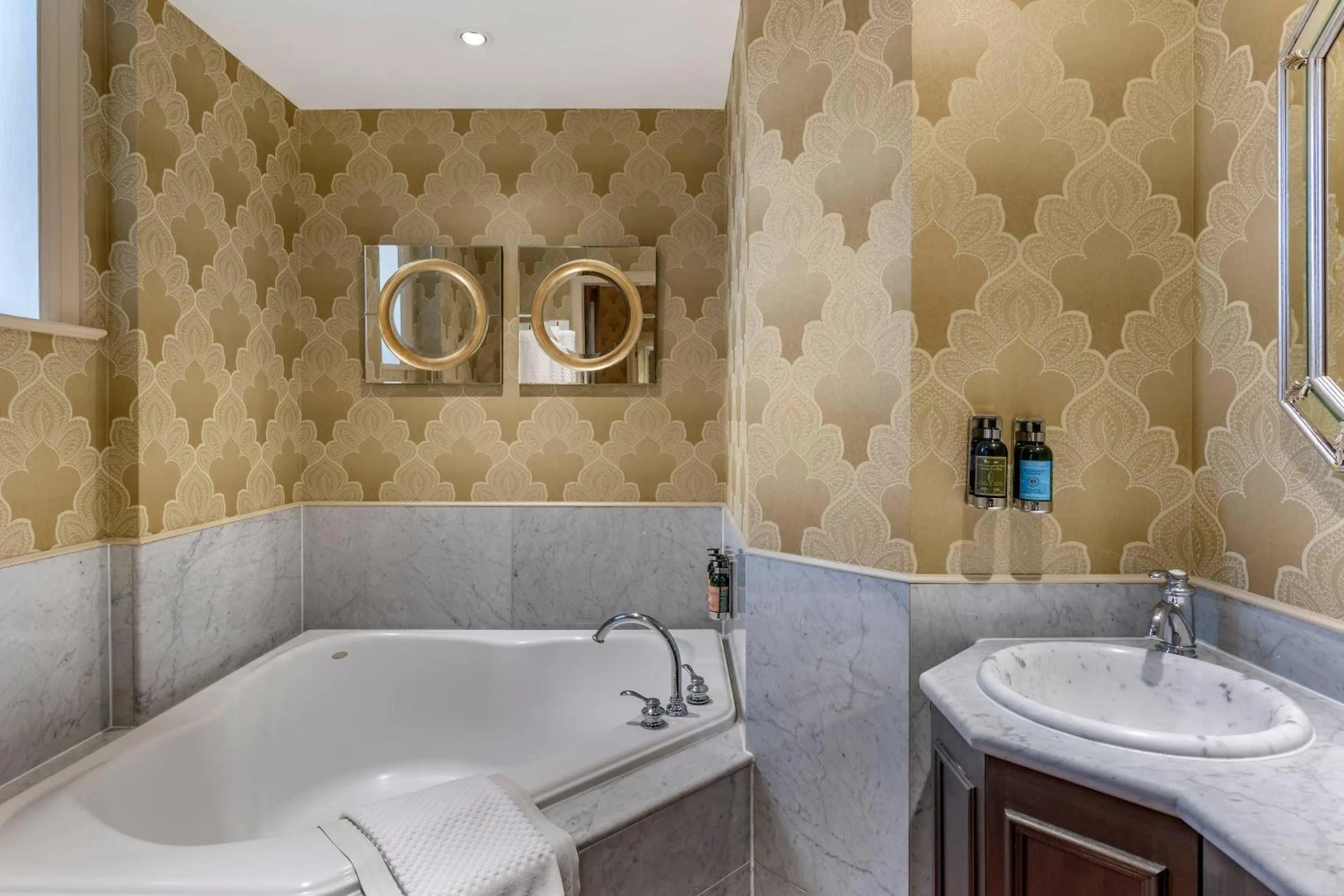 Bedroom in The Fort Garry Hotel, Spa and Conference Centre, an Ascend Collection Hotel