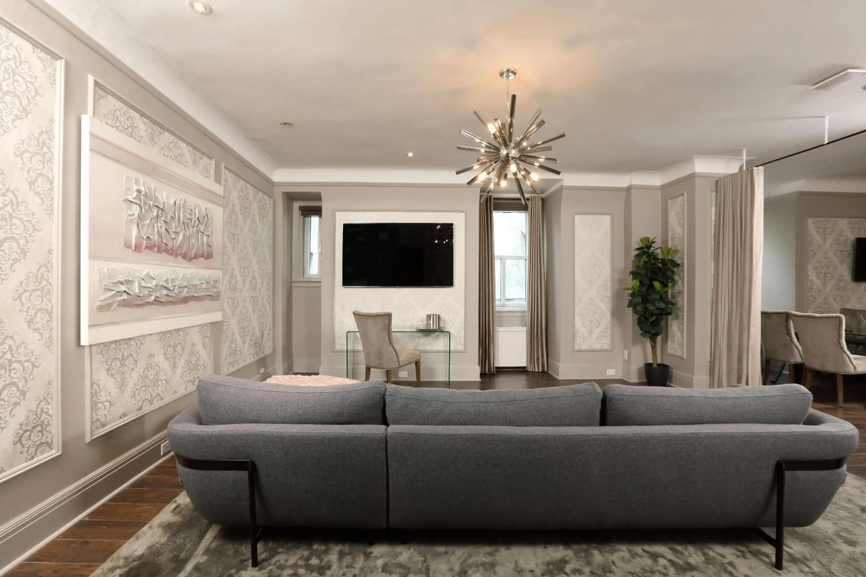 Bedroom in The Fort Garry Hotel, Spa and Conference Centre, an Ascend Collection Hotel