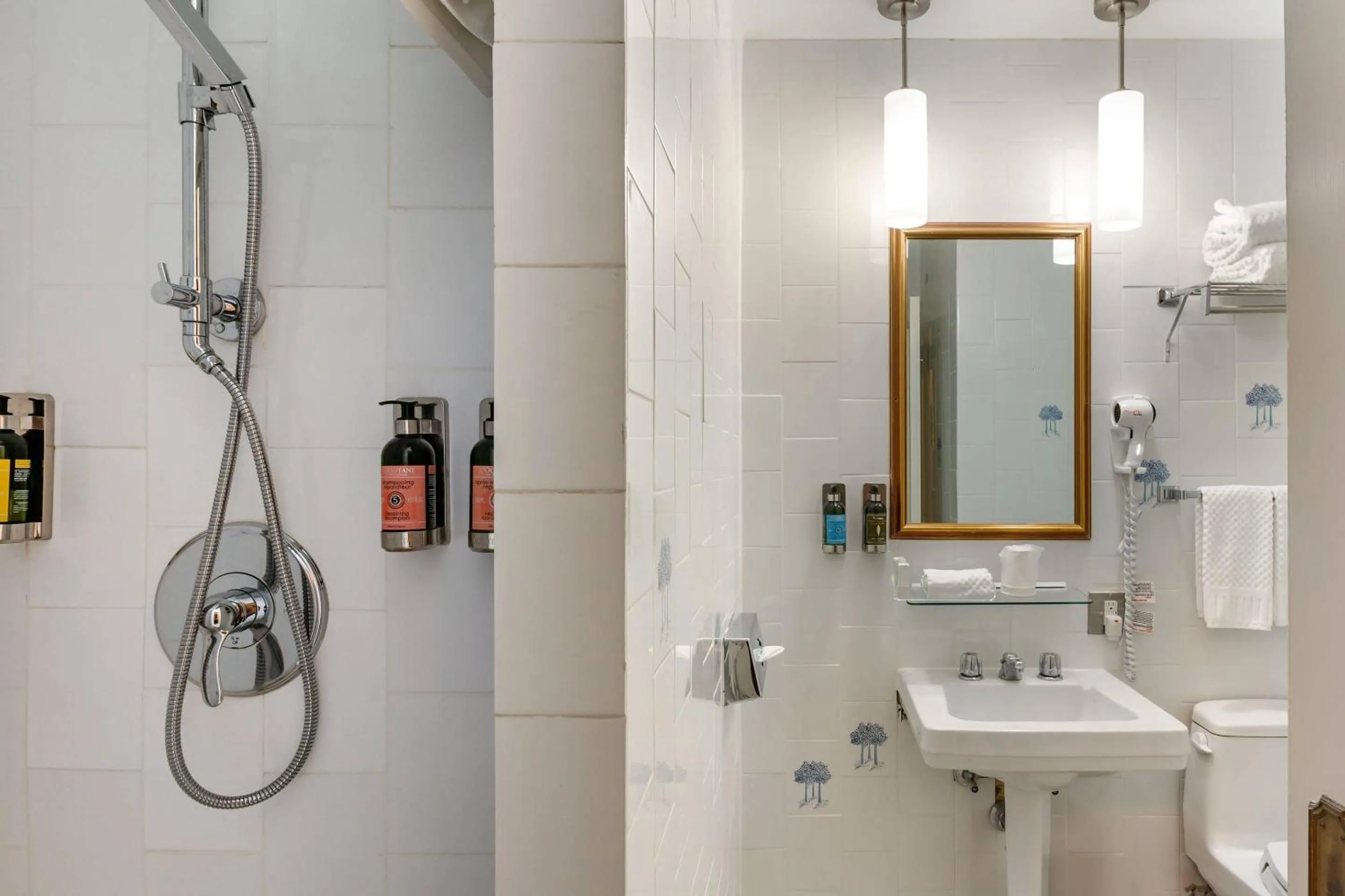Bedroom in The Fort Garry Hotel, Spa and Conference Centre, an Ascend Collection Hotel