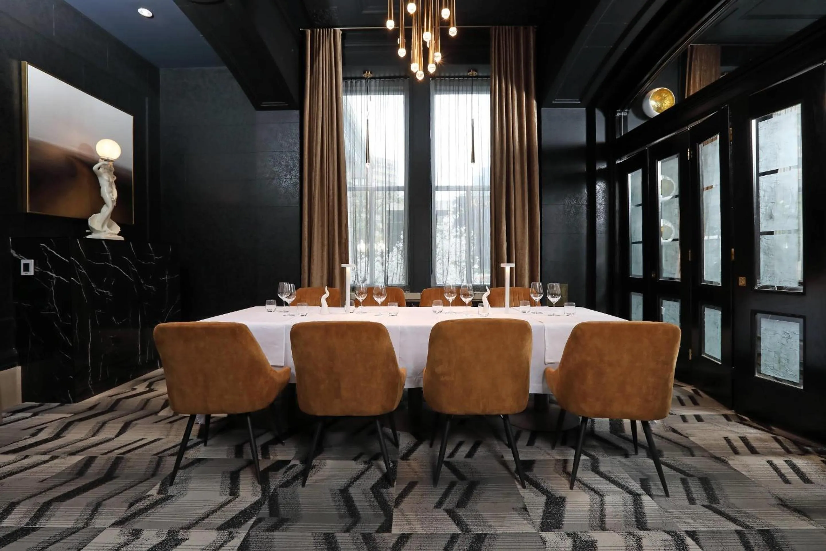 Lounge or bar in The Fort Garry Hotel, Spa and Conference Centre, an Ascend Collection Hotel