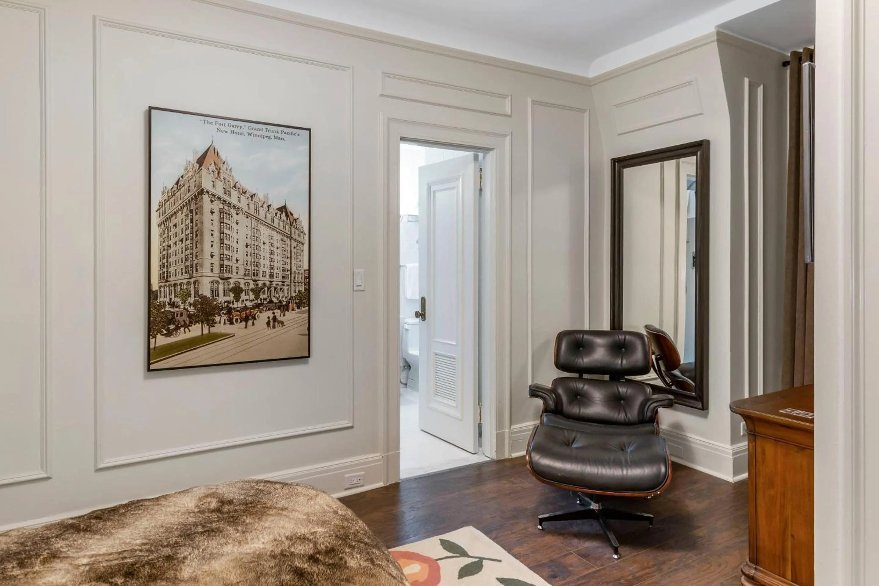 Bedroom in The Fort Garry Hotel, Spa and Conference Centre, an Ascend Collection Hotel