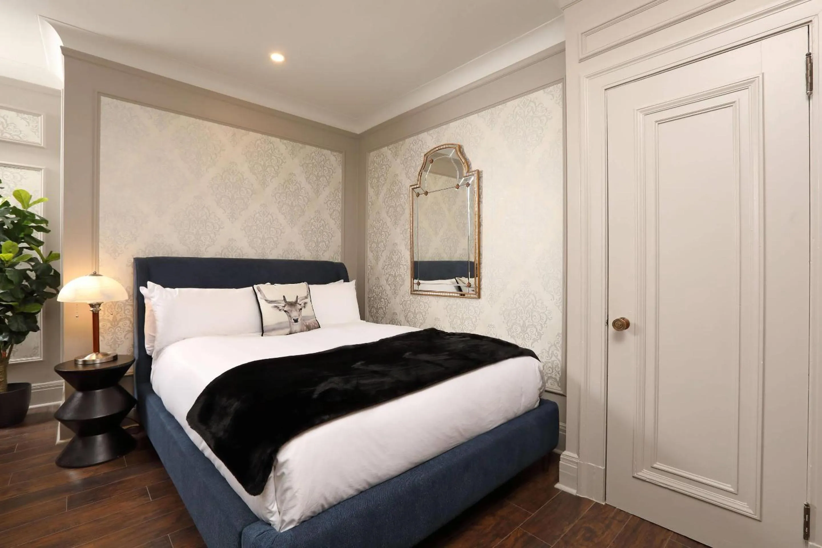 Bedroom, Bed in The Fort Garry Hotel, Spa and Conference Centre, an Ascend Collection Hotel