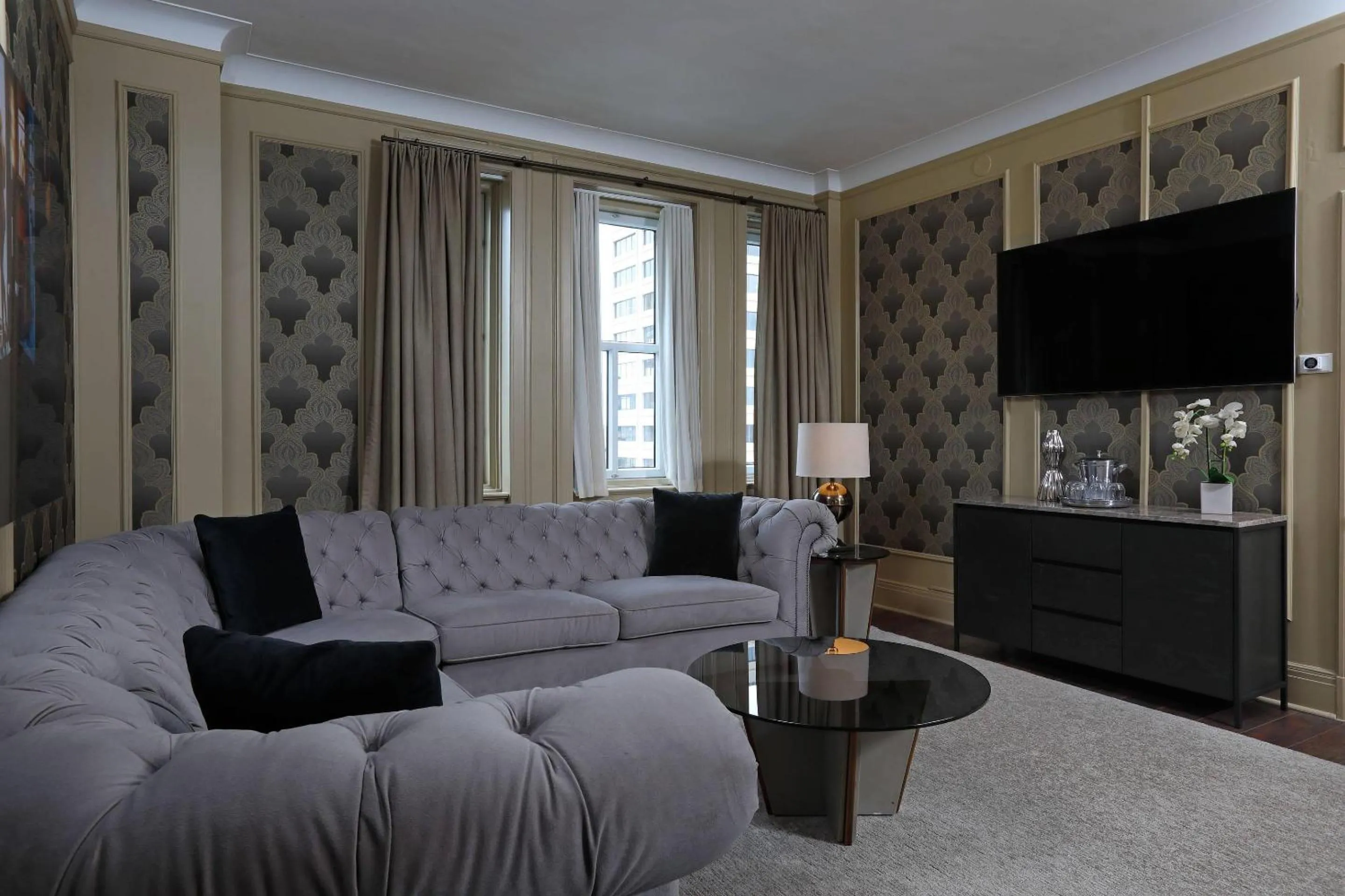 Bedroom in The Fort Garry Hotel, Spa and Conference Centre, an Ascend Collection Hotel