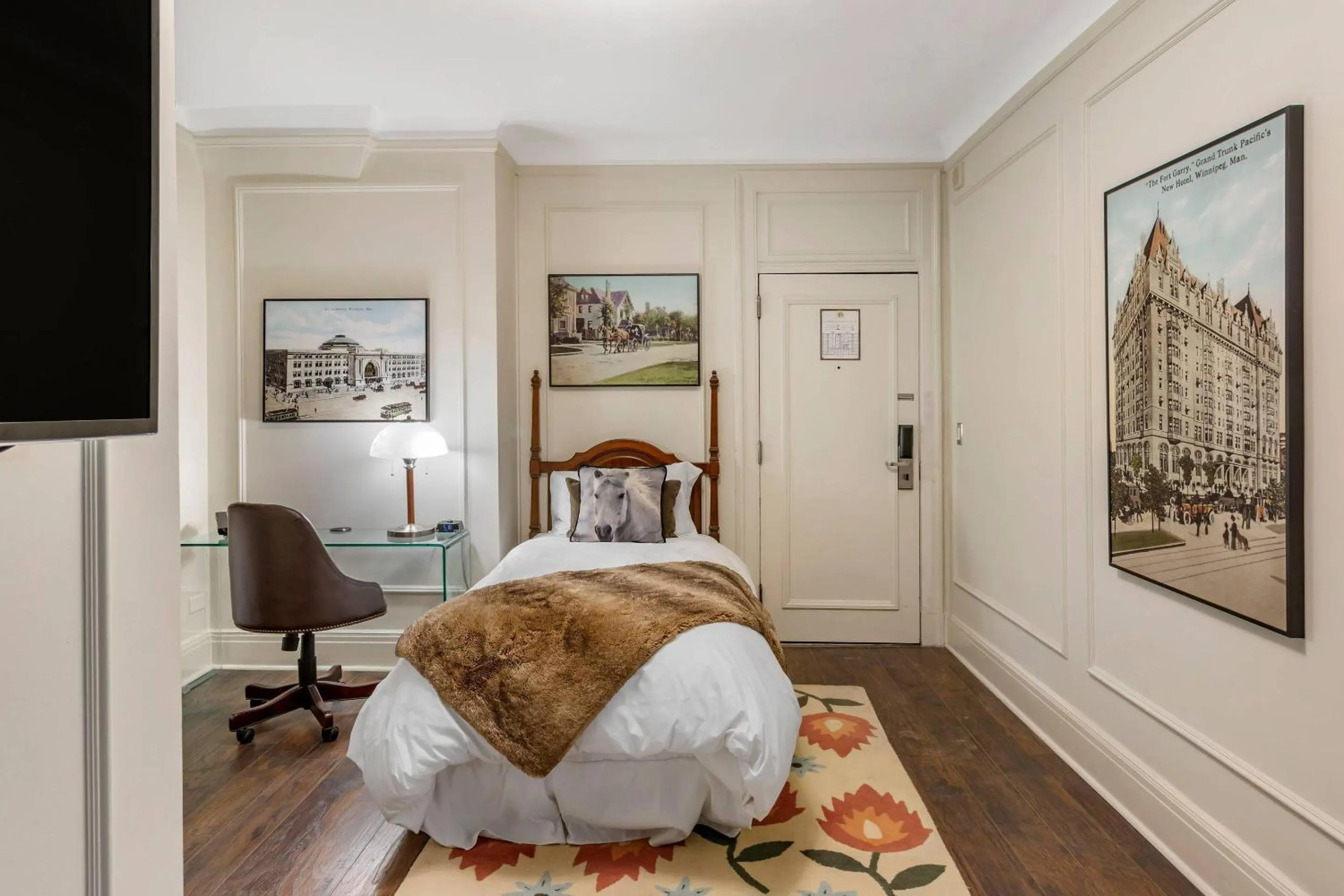 Bedroom, Bed in The Fort Garry Hotel, Spa and Conference Centre, an Ascend Collection Hotel