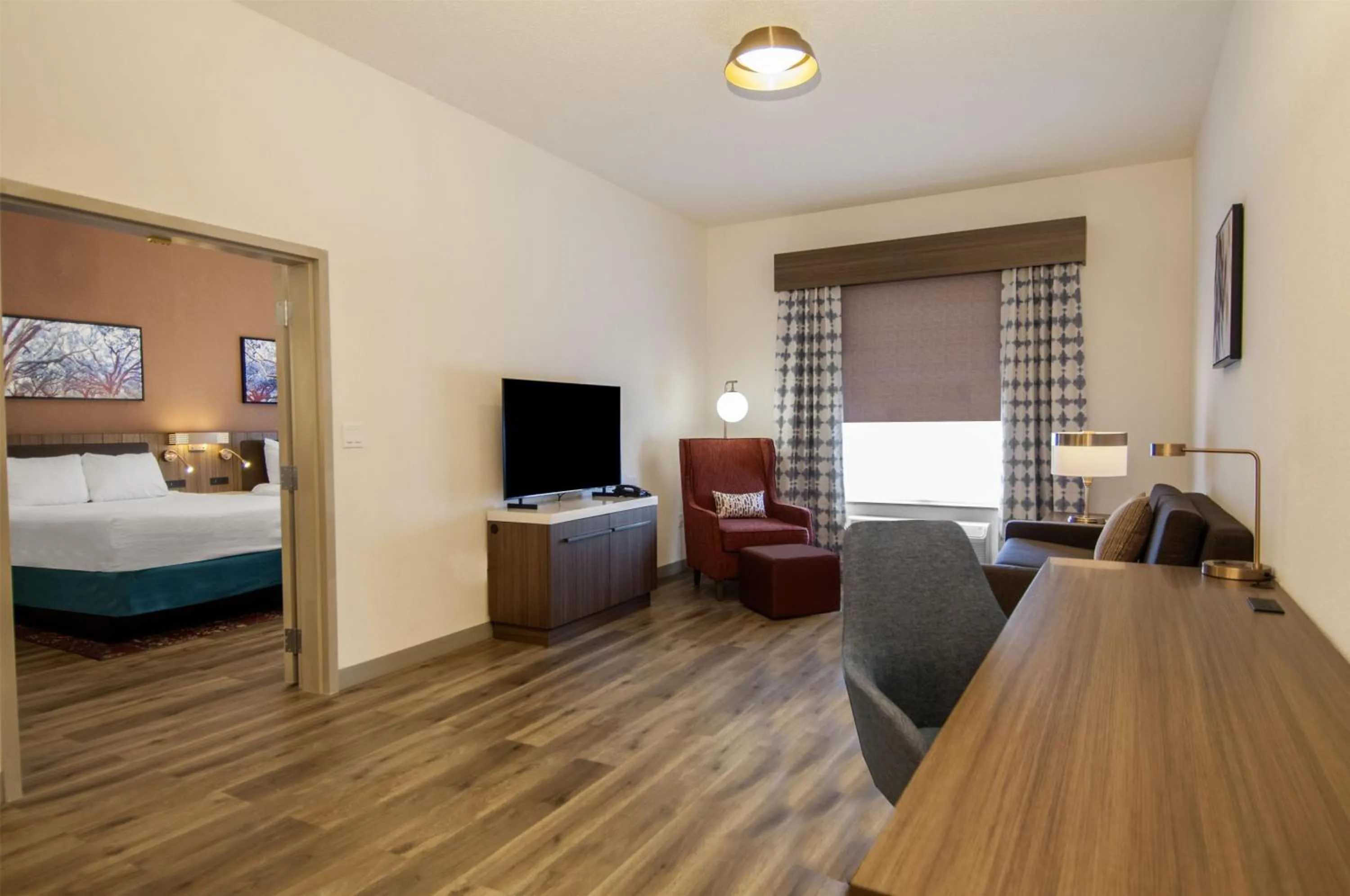 Living room, Bed in Hilton Garden Inn Hattiesburg