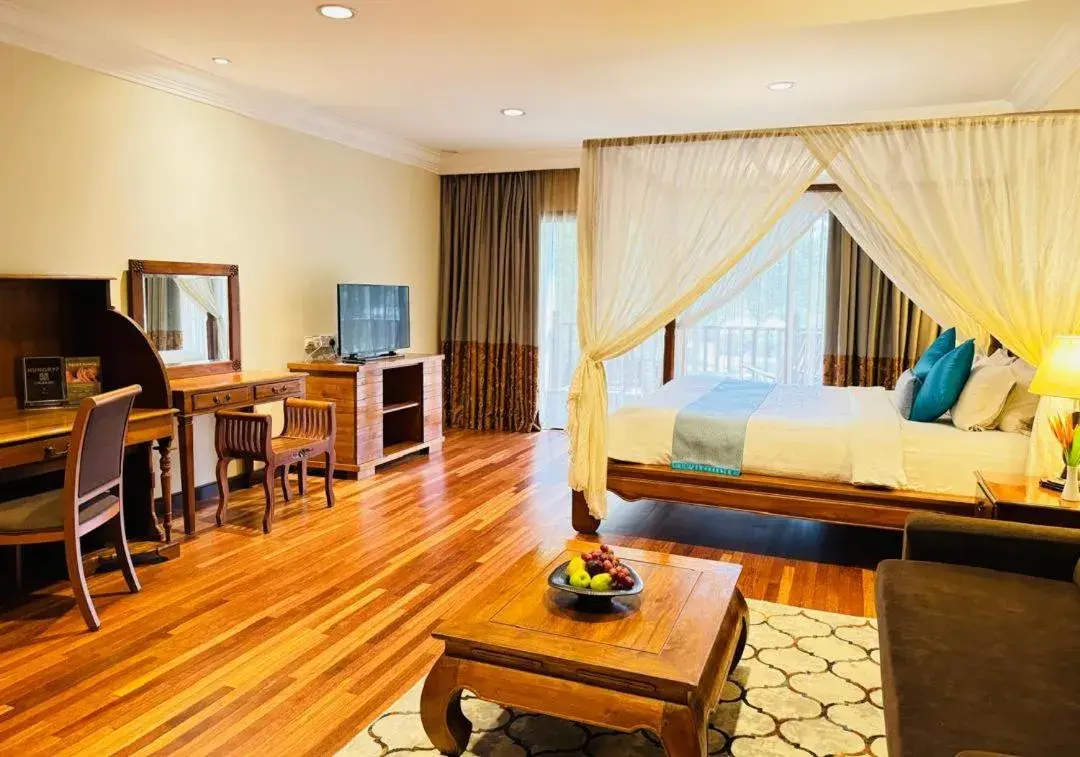 Deluxe King Room Lake View in Cyberview Resort & Spa Deluxe King Room Lake View in Cyberview Resort & Spa