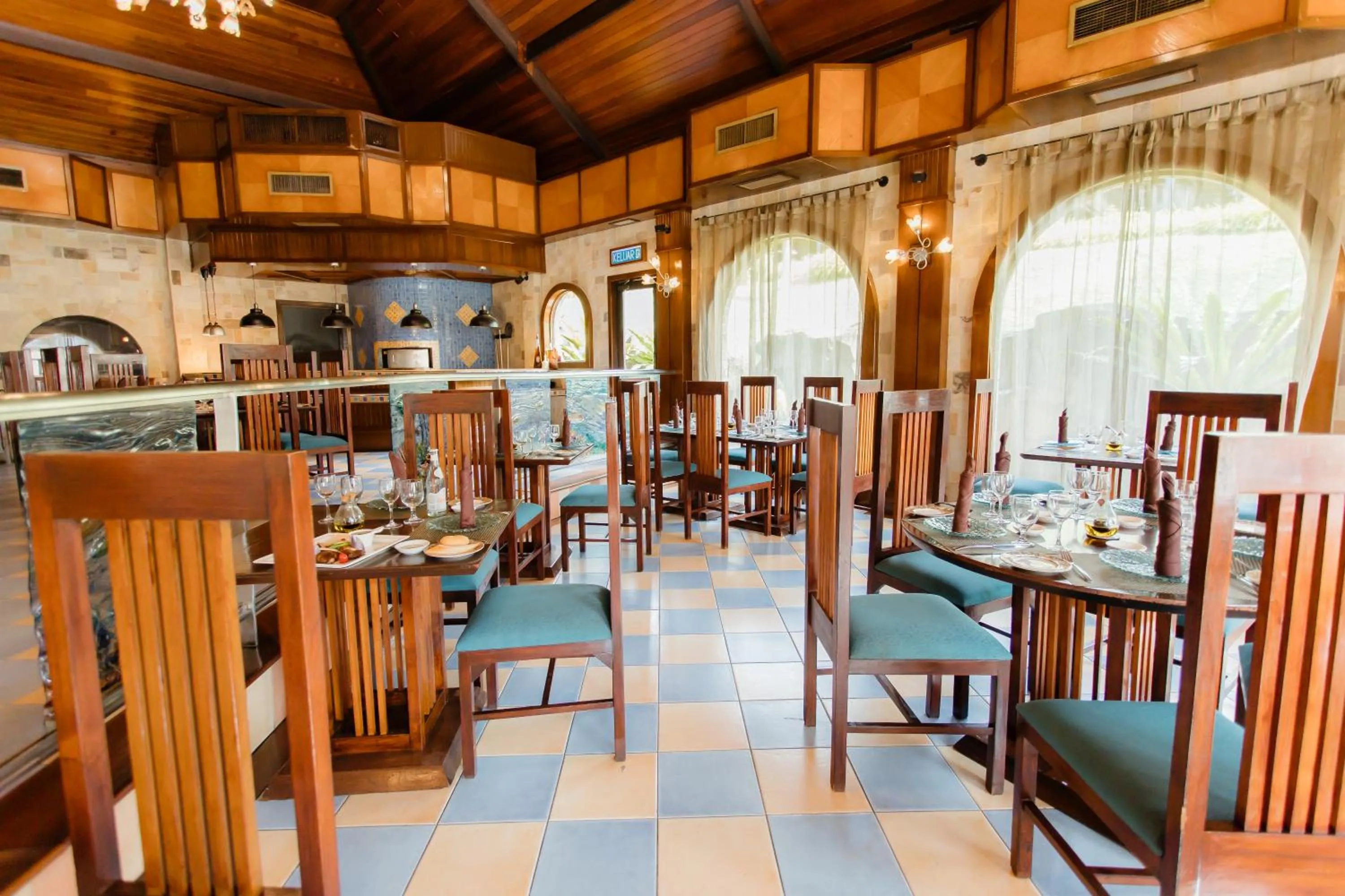 Restaurant/places to eat in Cyberview Resort & Spa