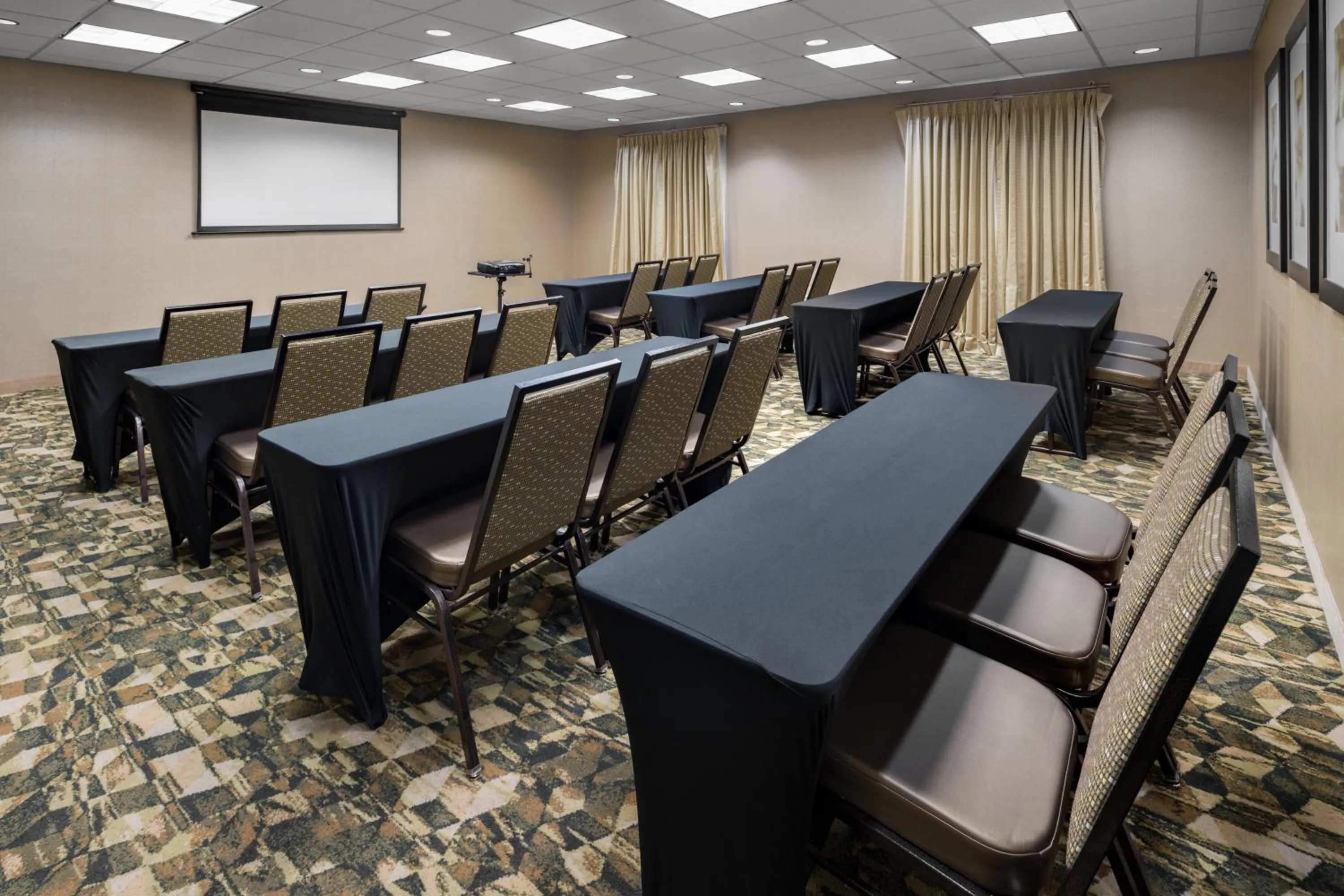 Meeting/conference room in Hampton Inn Rochester - Irondequoit