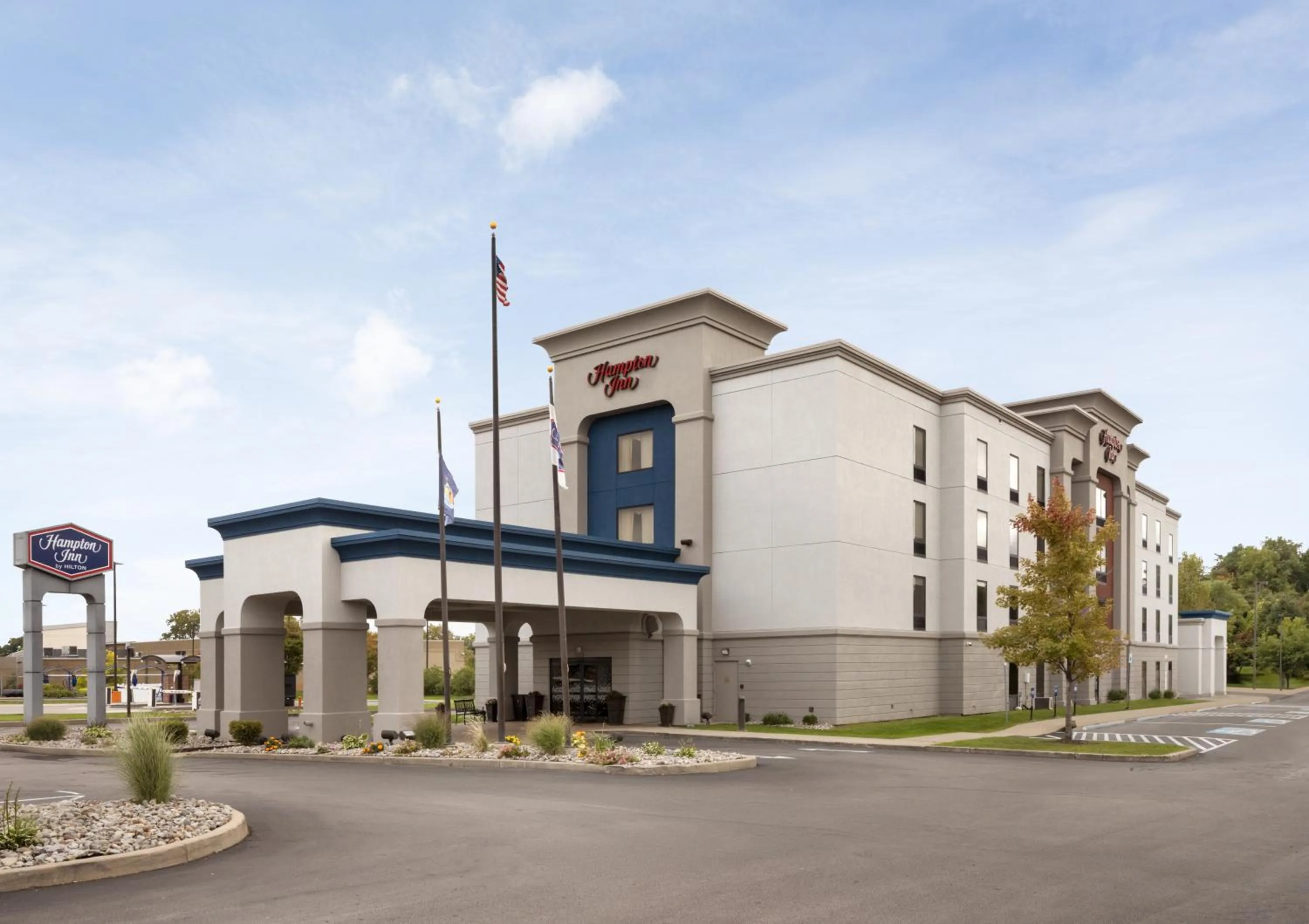 Property building in Hampton Inn Rochester - Irondequoit