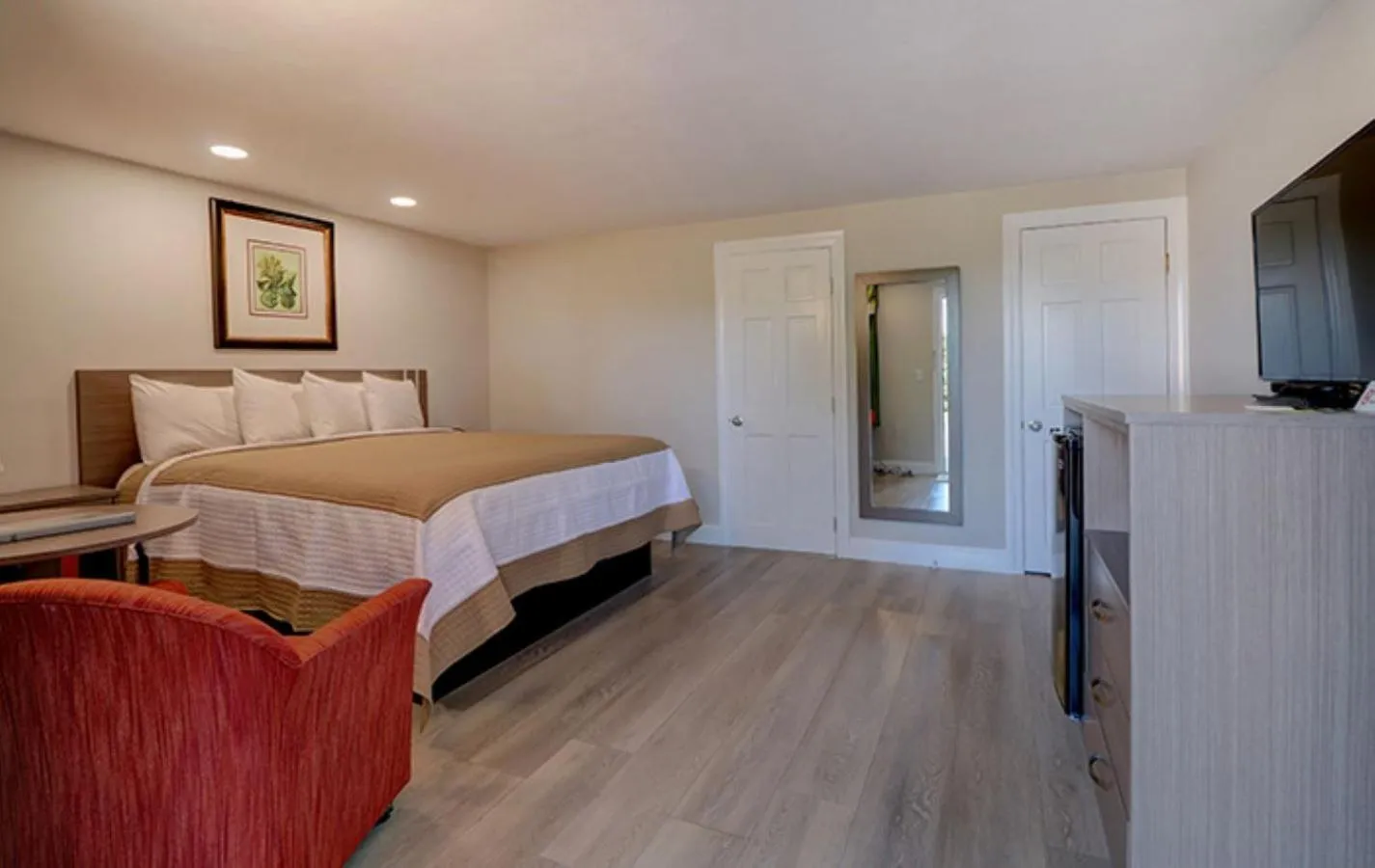 Photo of the whole room in Skaket Beach Motel