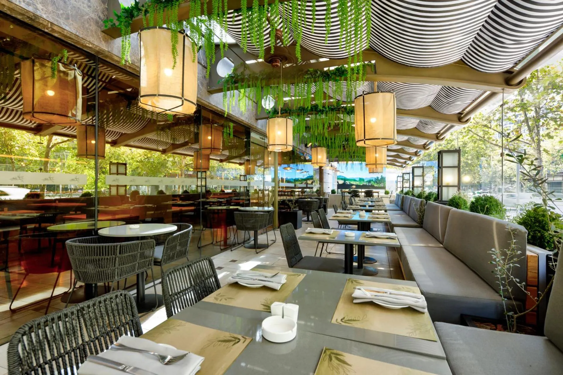 Restaurant/places to eat in Plaza El Bosque Ebro