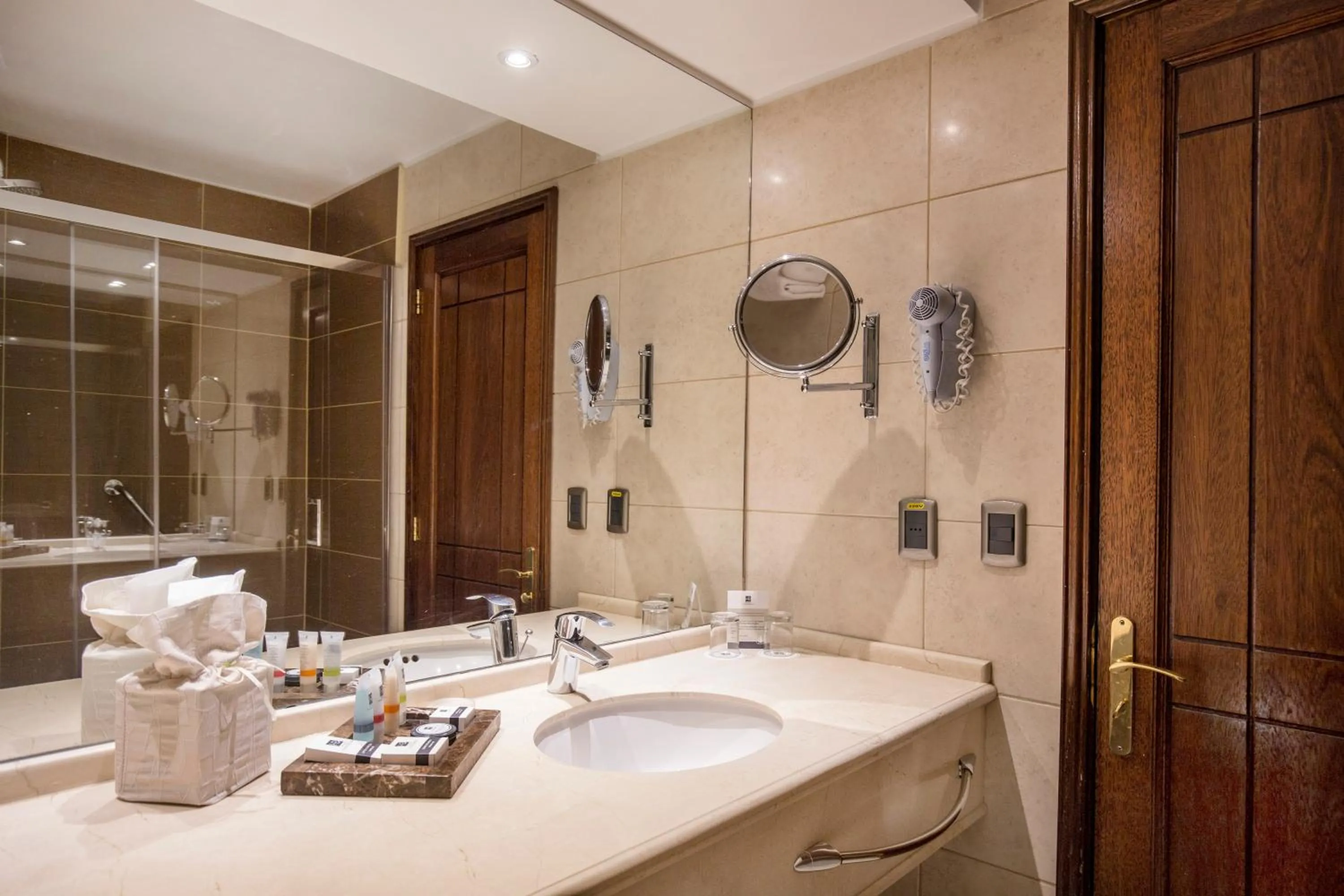 Bathroom in Plaza El Bosque Ebro