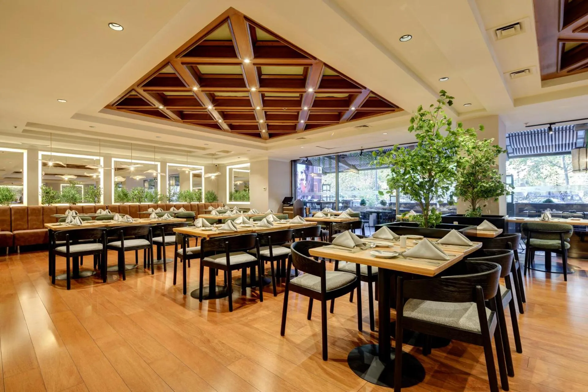 Restaurant/places to eat in Plaza El Bosque Ebro