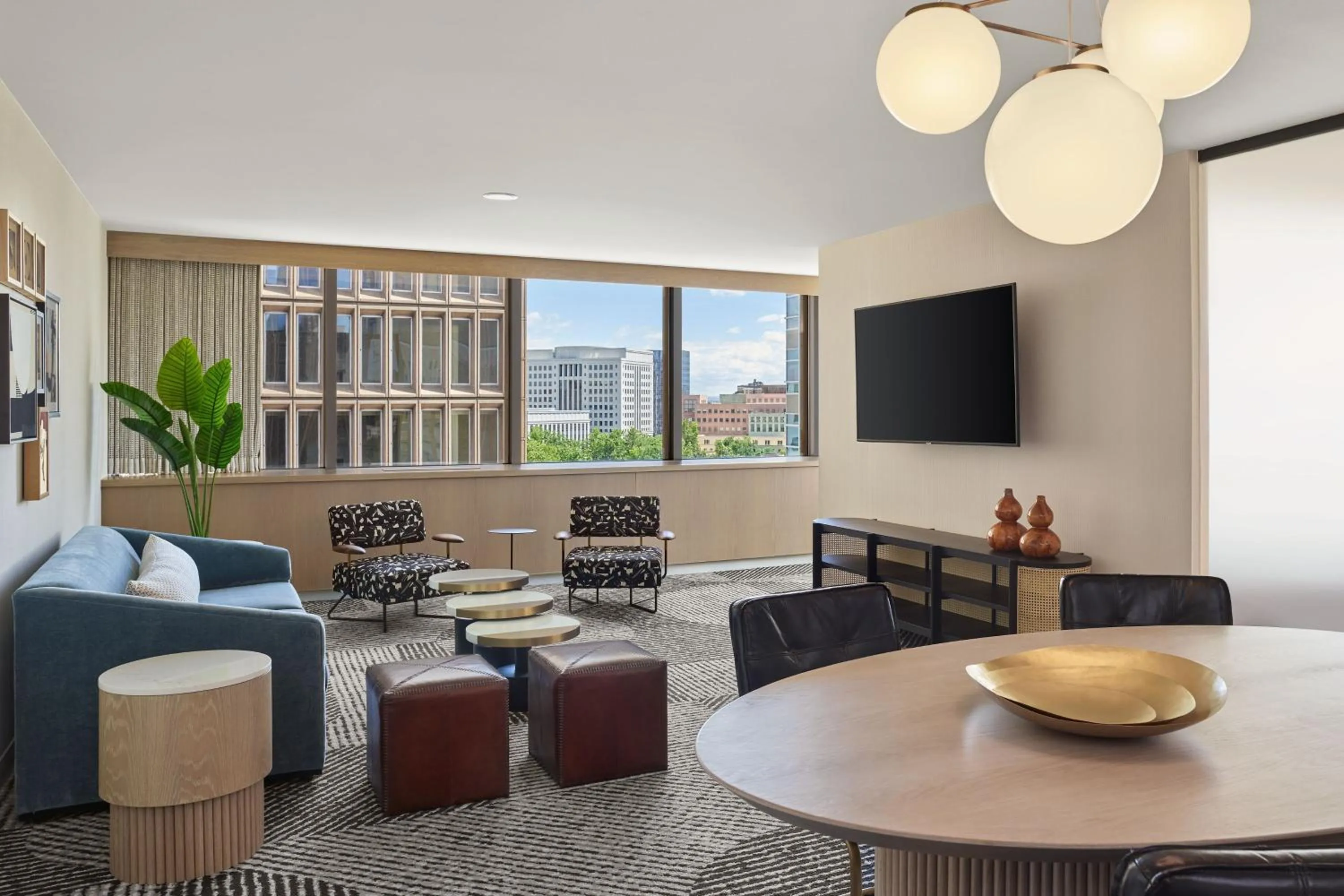 Living room in Sheraton Denver Downtown Hotel