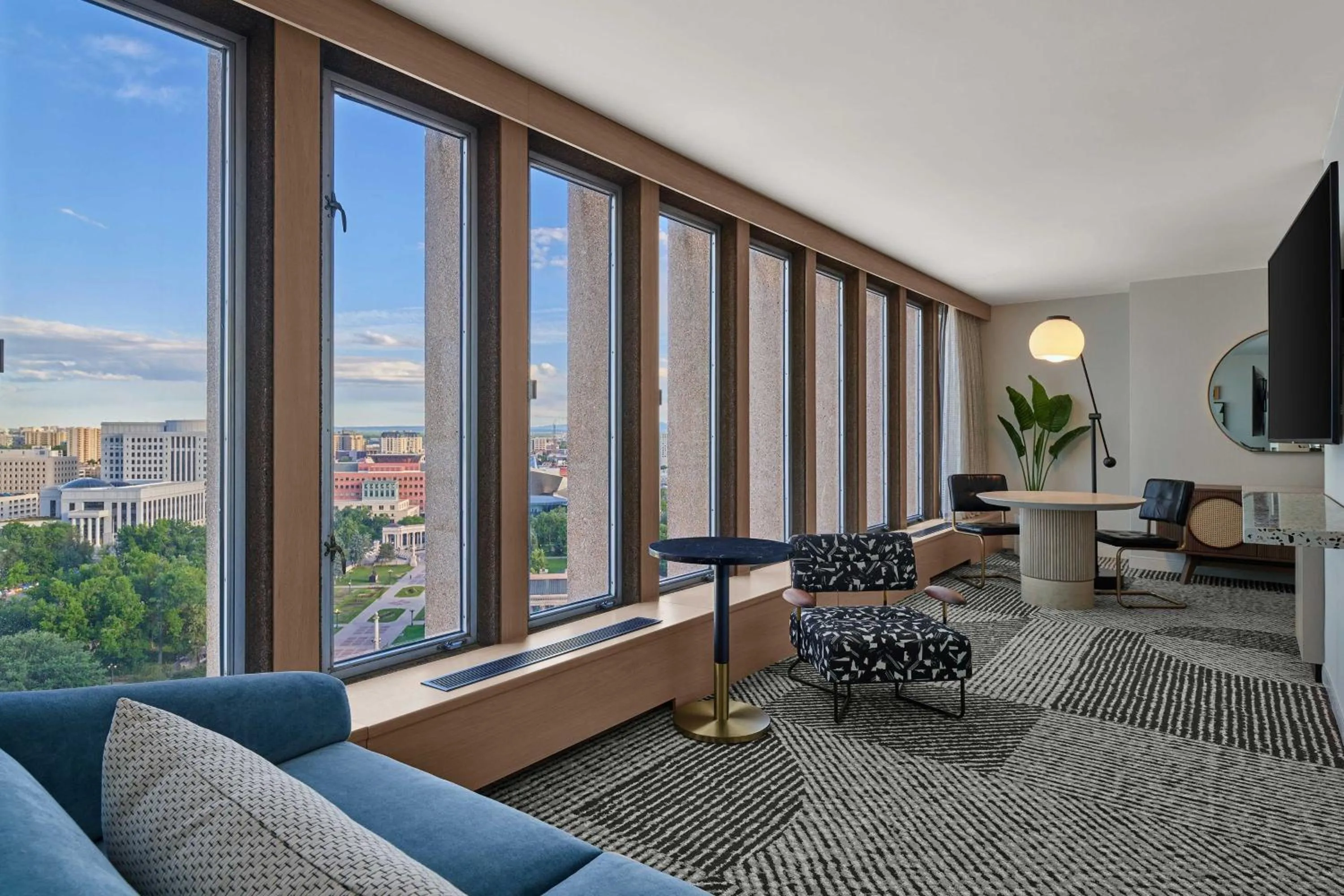Living room in Sheraton Denver Downtown Hotel