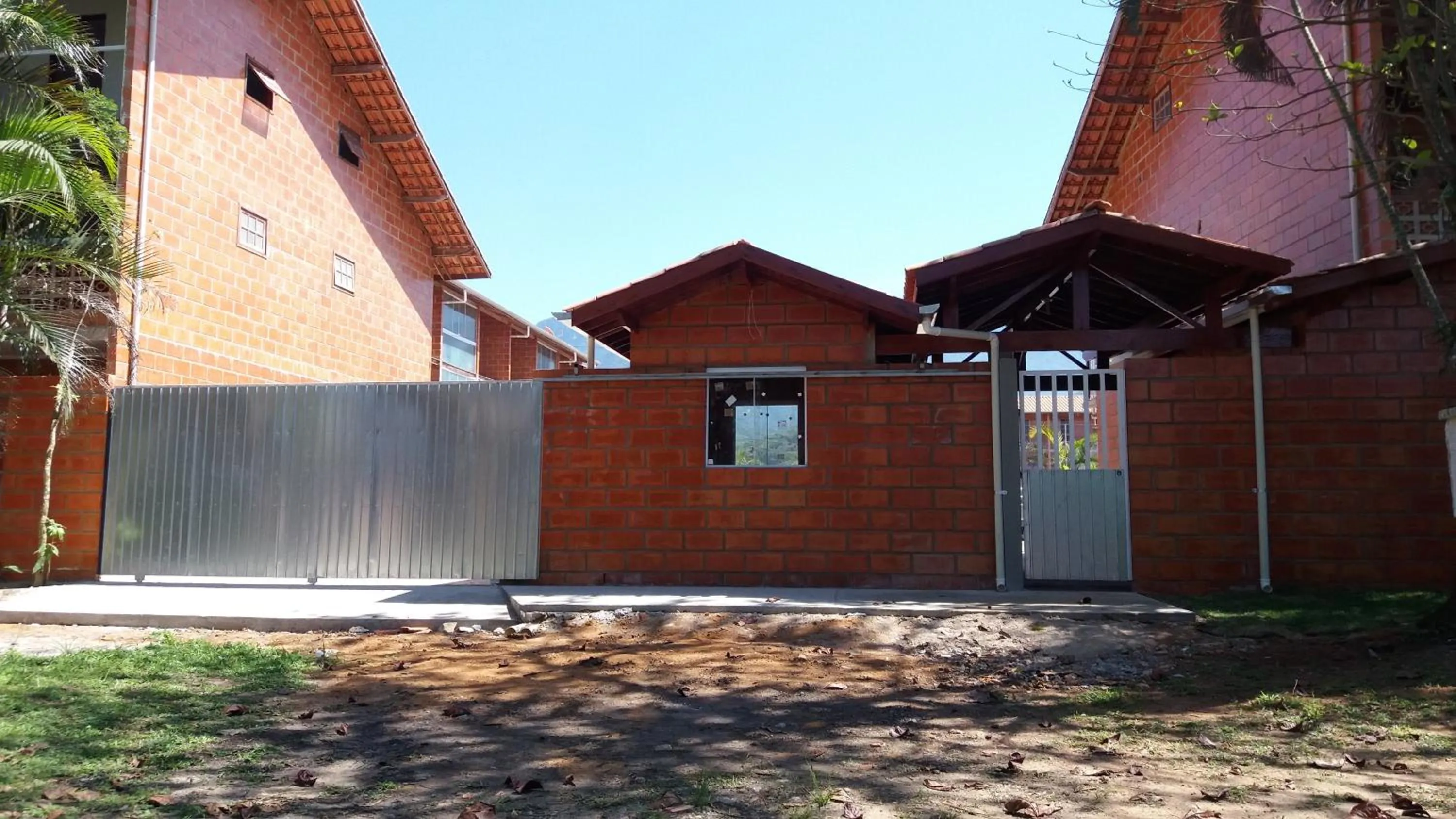 Facade/entrance in Maranduba Ville II