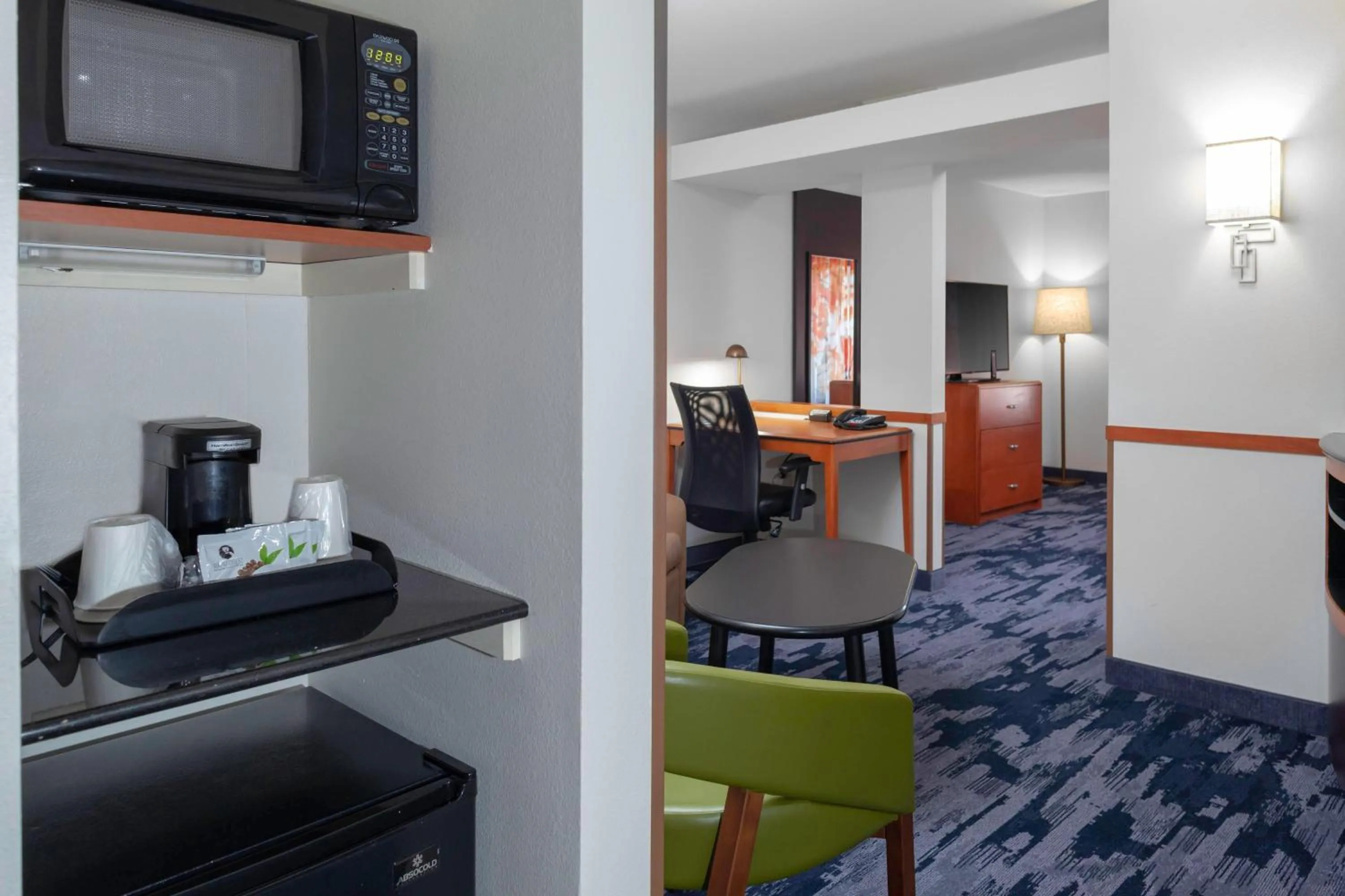 Kitchen or kitchenette in Fairfield Inn & Suites by Marriott Matthews Charlotte