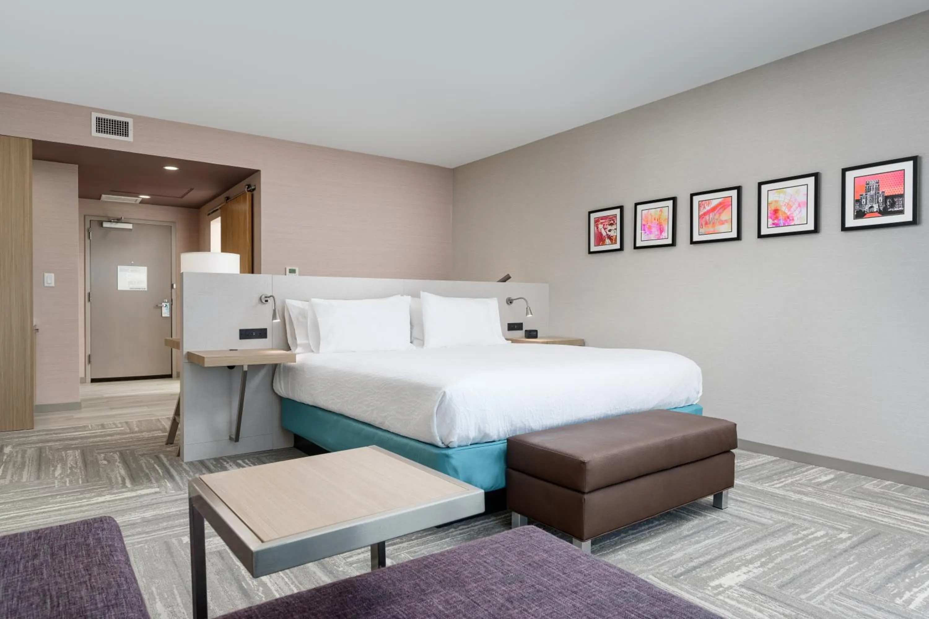 Bed in Hilton Garden Inn Knoxville Papermill Drive, Tn