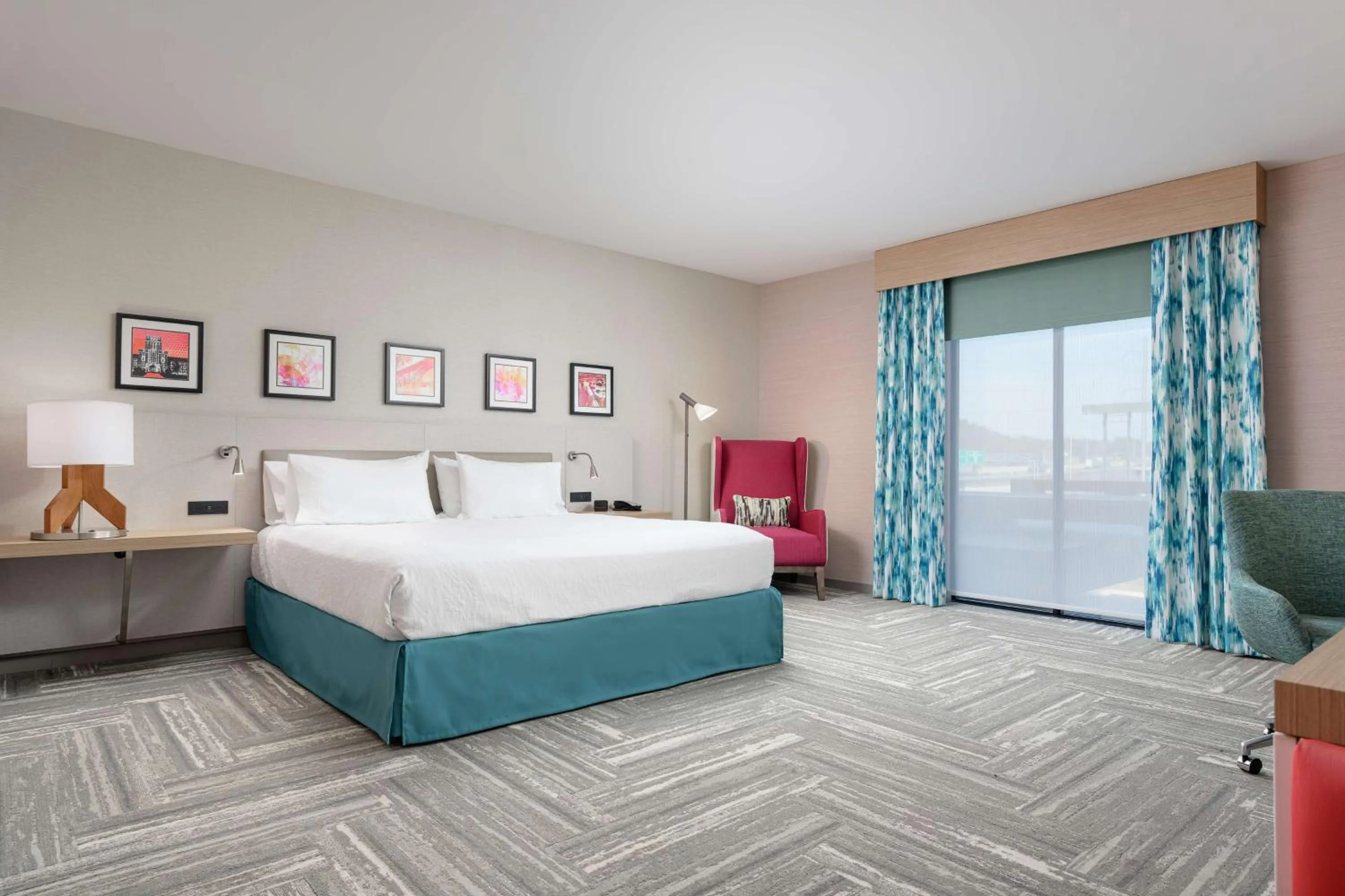 Bed in Hilton Garden Inn Knoxville Papermill Drive, Tn