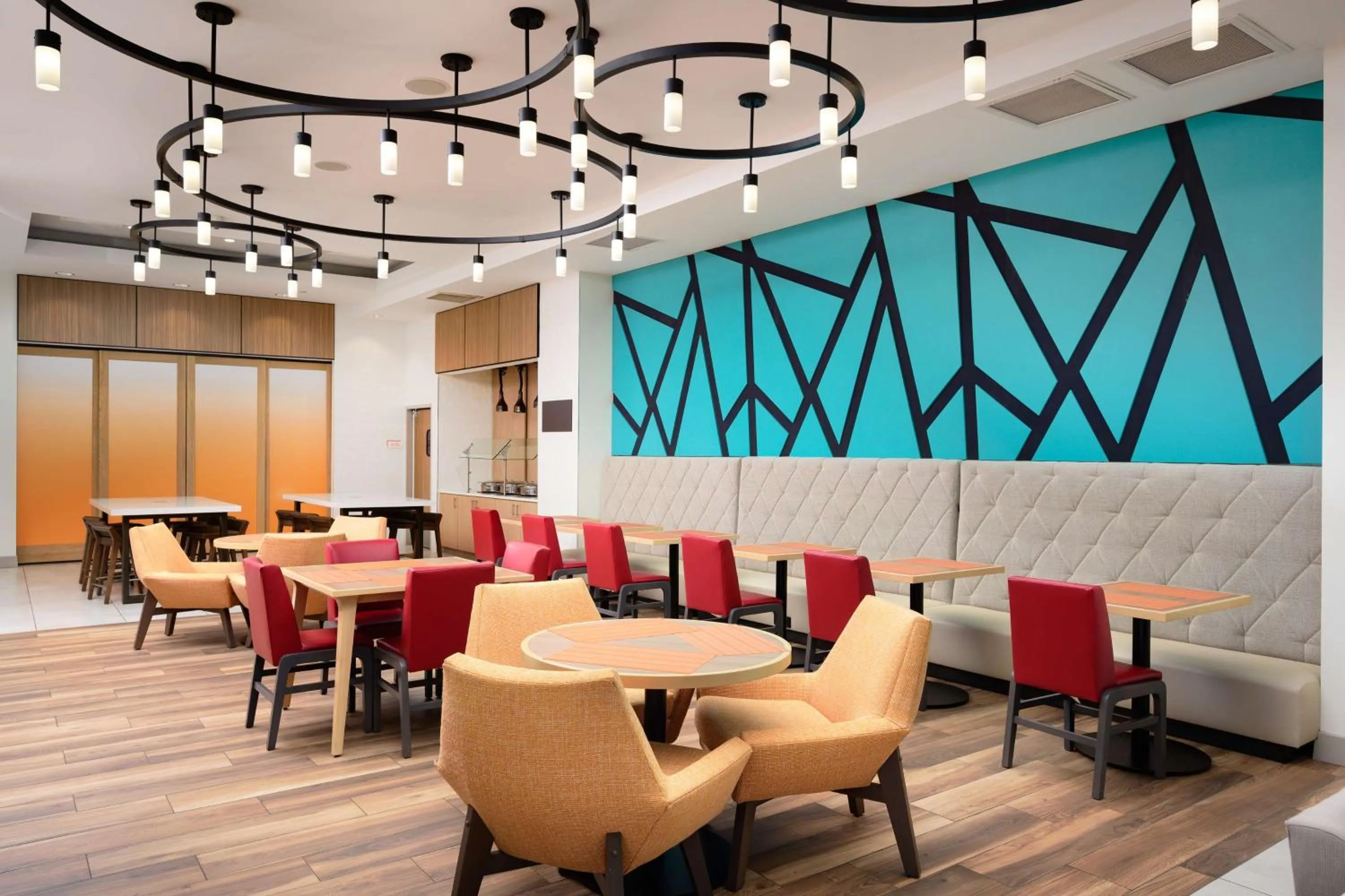 Restaurant/places to eat in Hilton Garden Inn Knoxville Papermill Drive, Tn