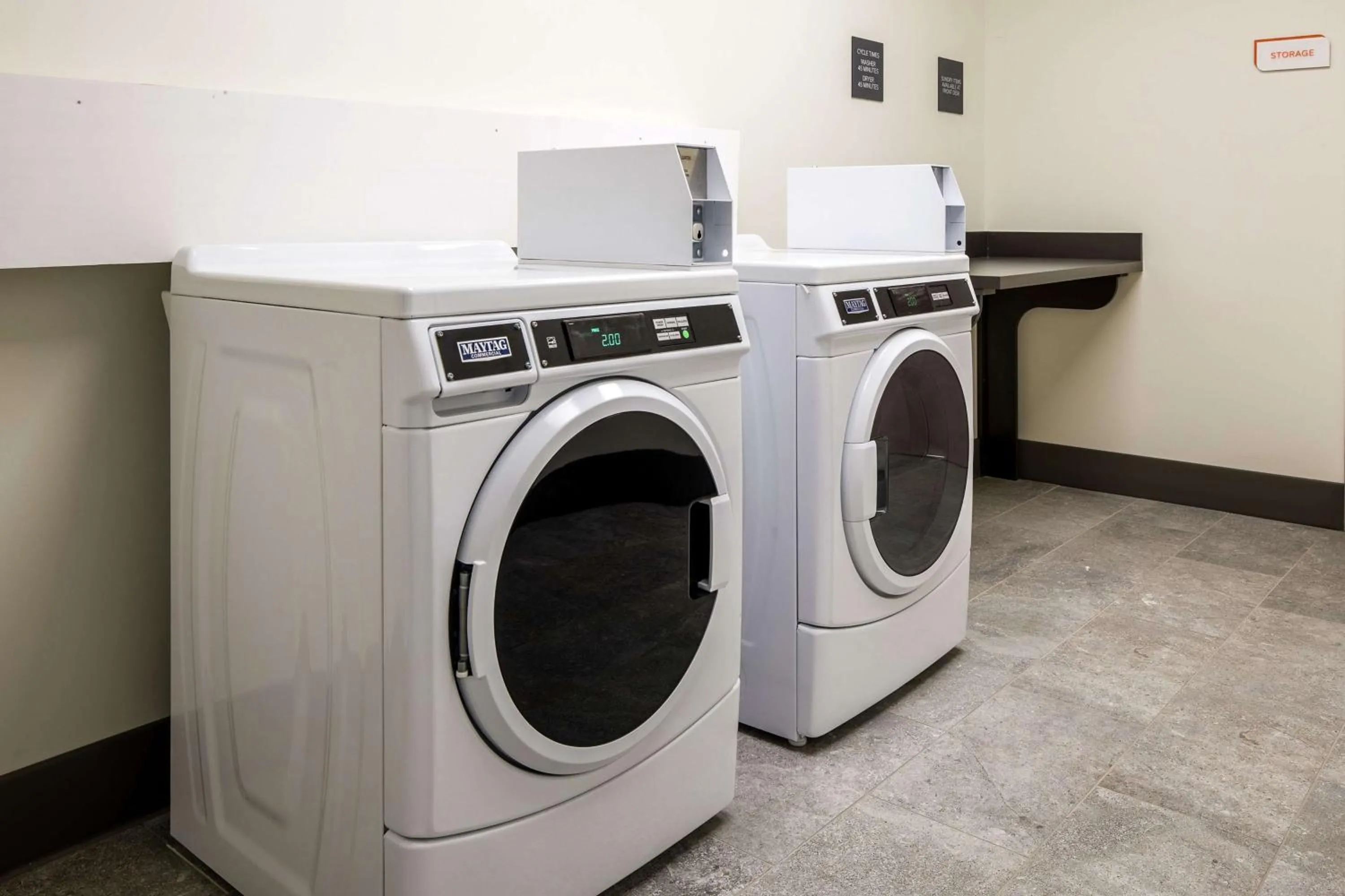 Property building in Hilton Garden Inn Knoxville Papermill Drive, Tn