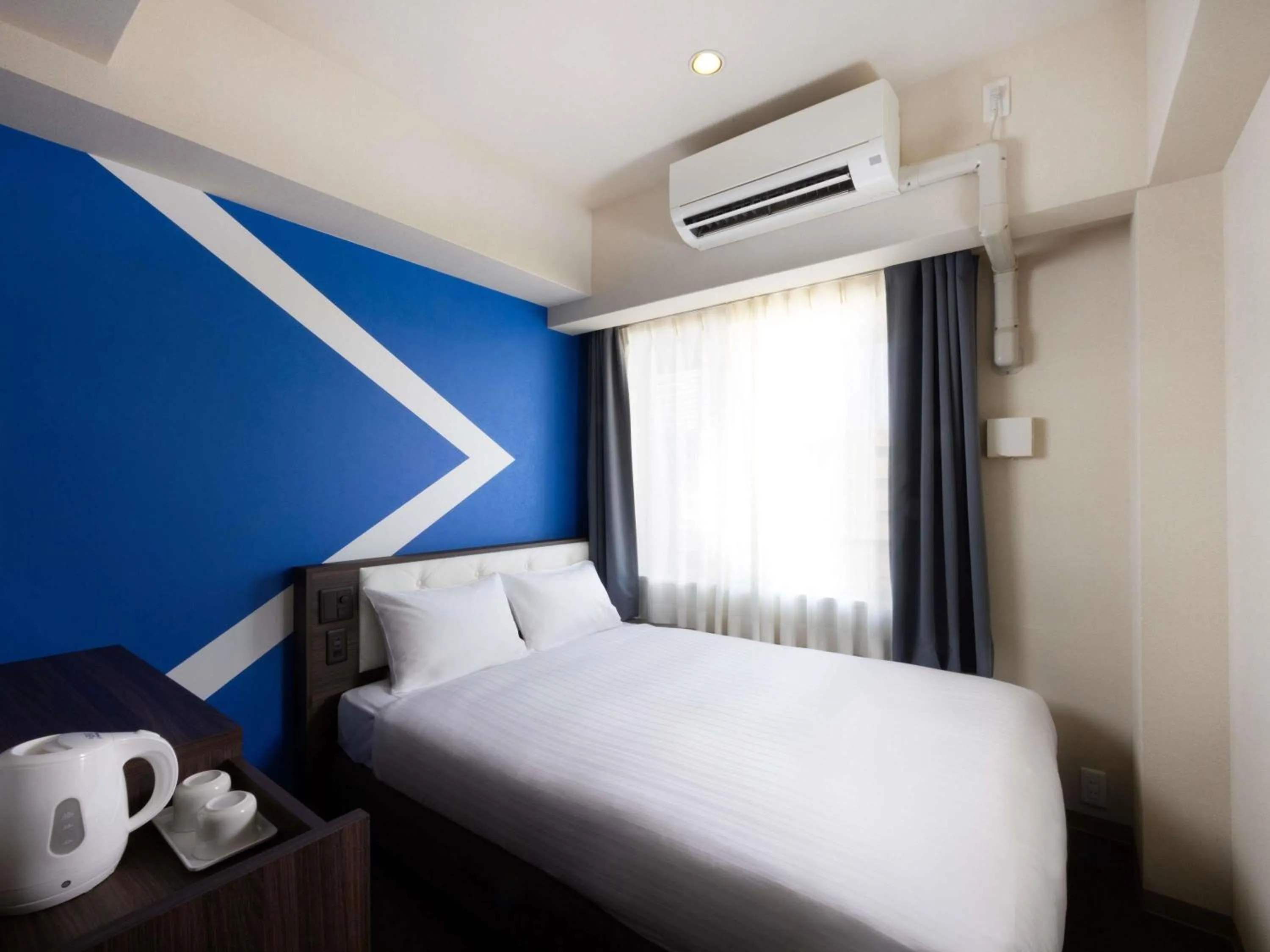 Bedroom, Bed in ibis Budget Osaka Umeda