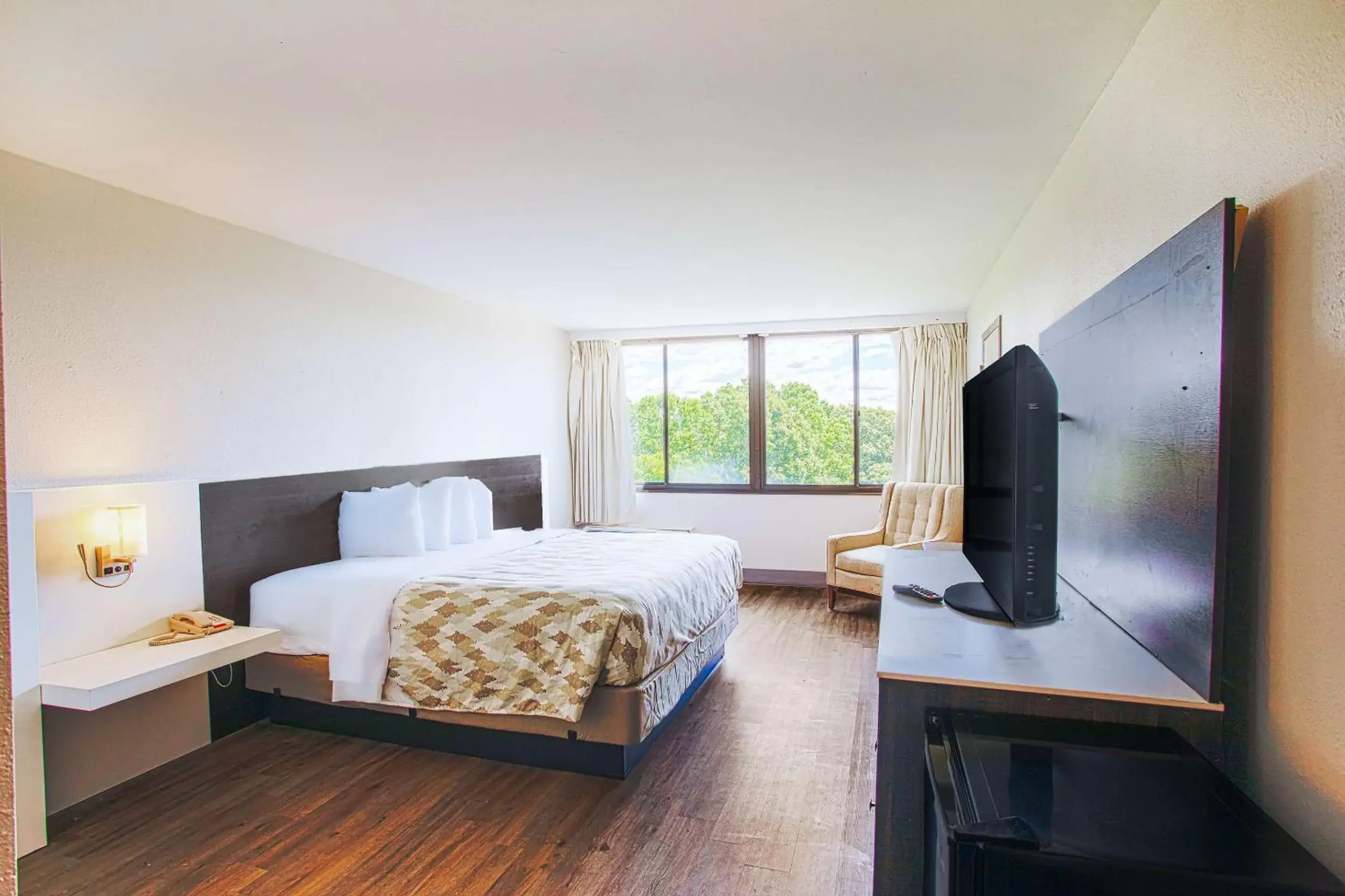 King Room - Non-Smoking in Americas Best Value Inn Winston-Salem King Room - Non-Smoking in Americas Best Value Inn Winston-Salem