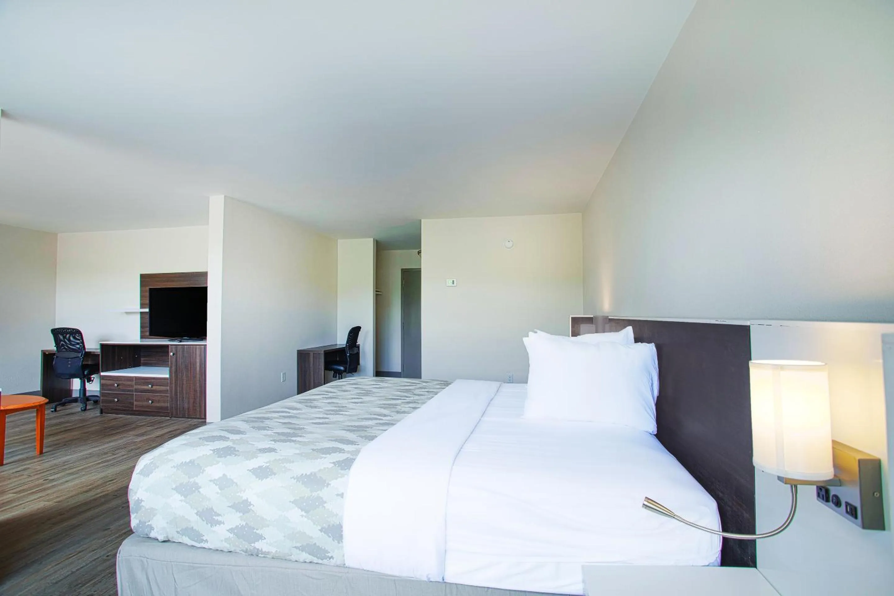 Bed in Americas Best Value Inn Winston-Salem