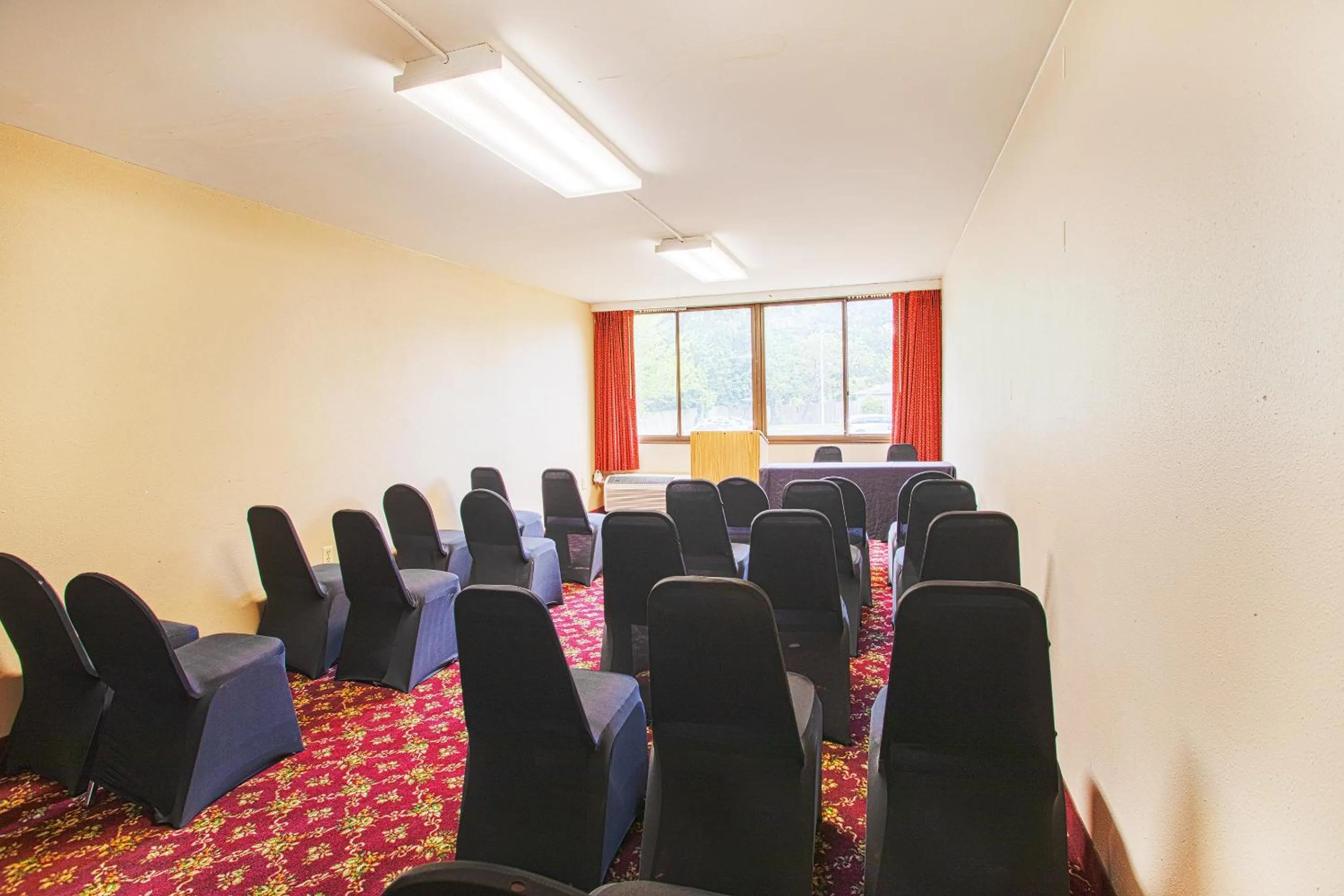 Meeting/conference room in Americas Best Value Inn Winston-Salem