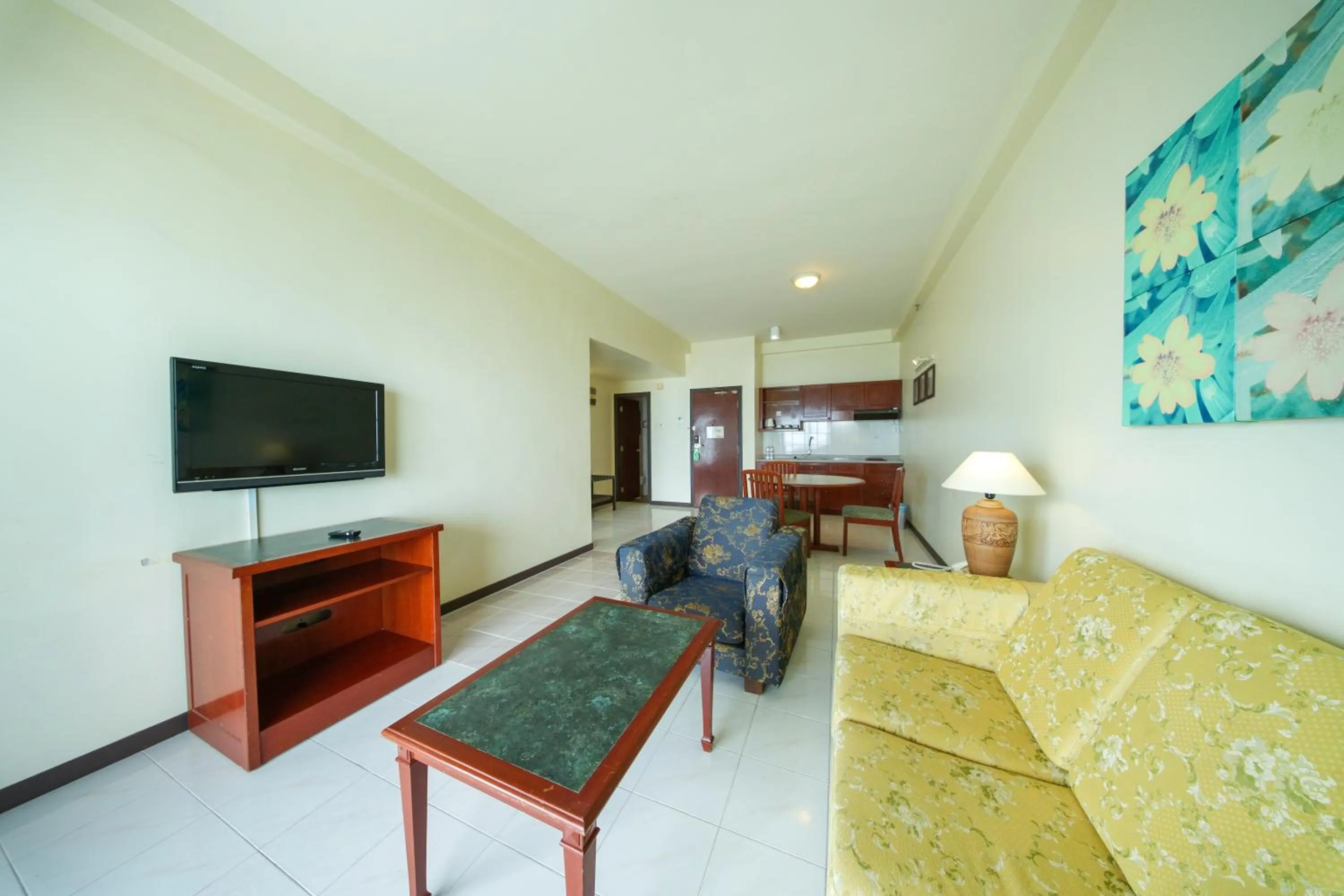 Living room in Rainbow Paradise Beach Resort