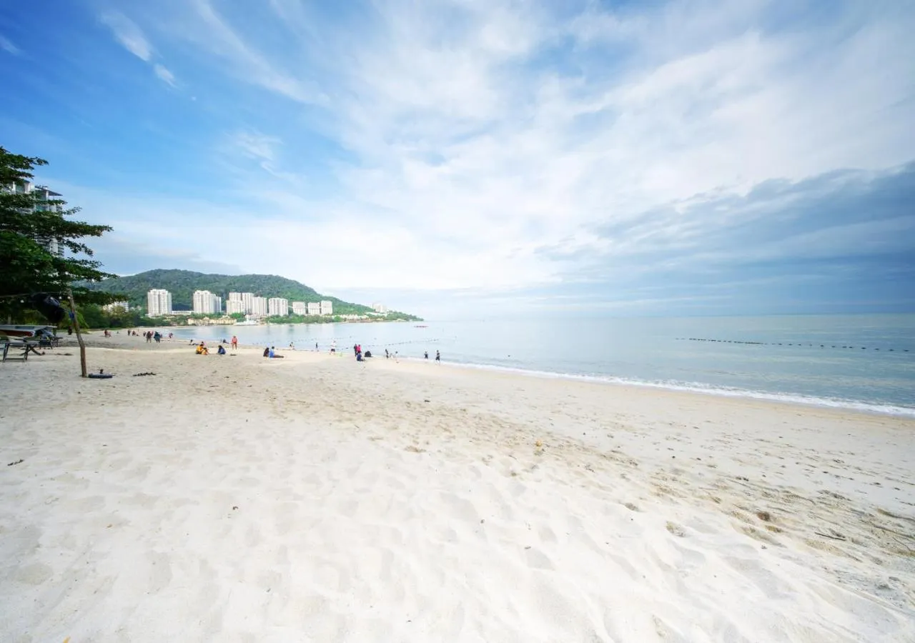 Beach in Rainbow Paradise Beach Resort