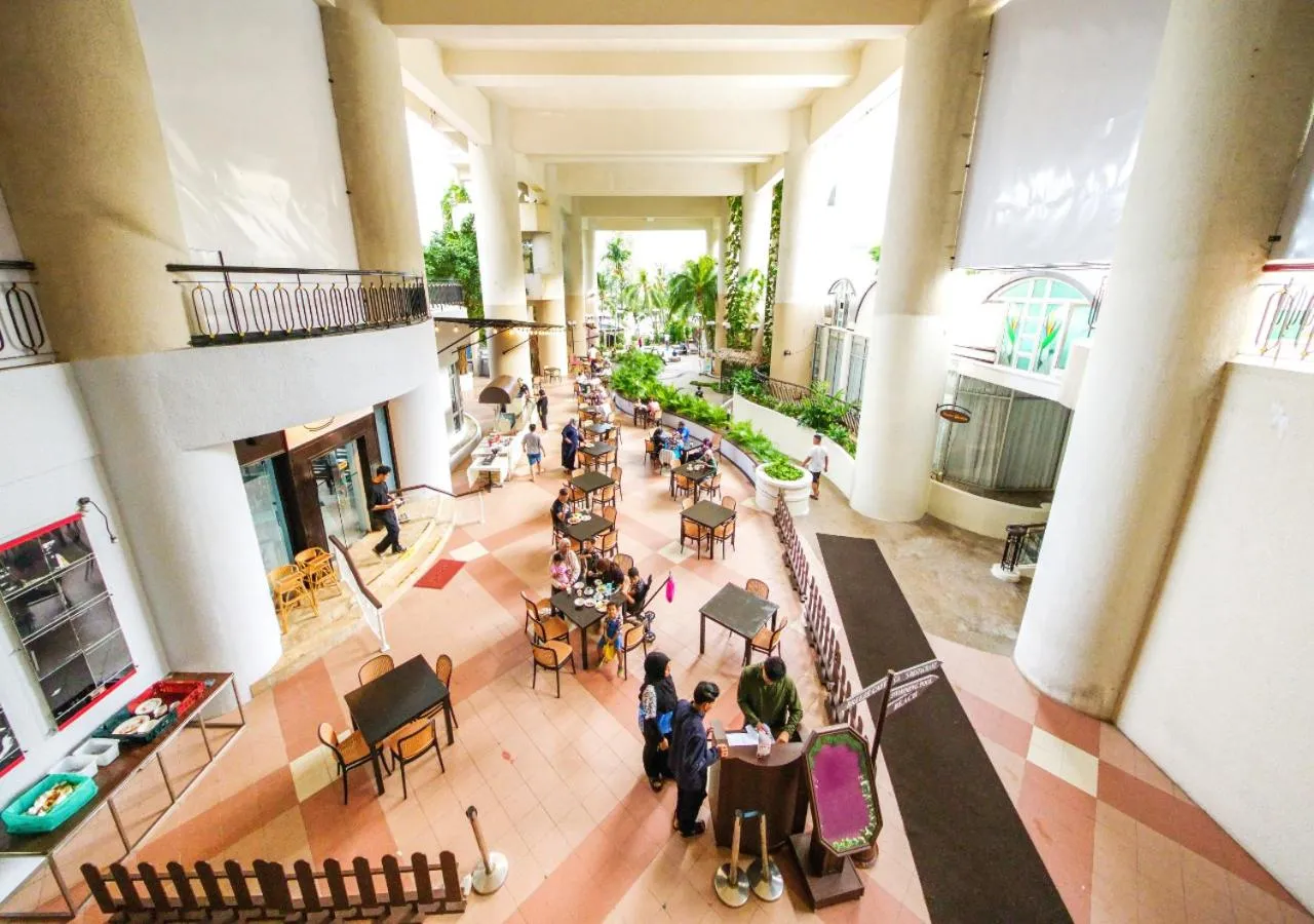 Restaurant/places to eat in Rainbow Paradise Beach Resort