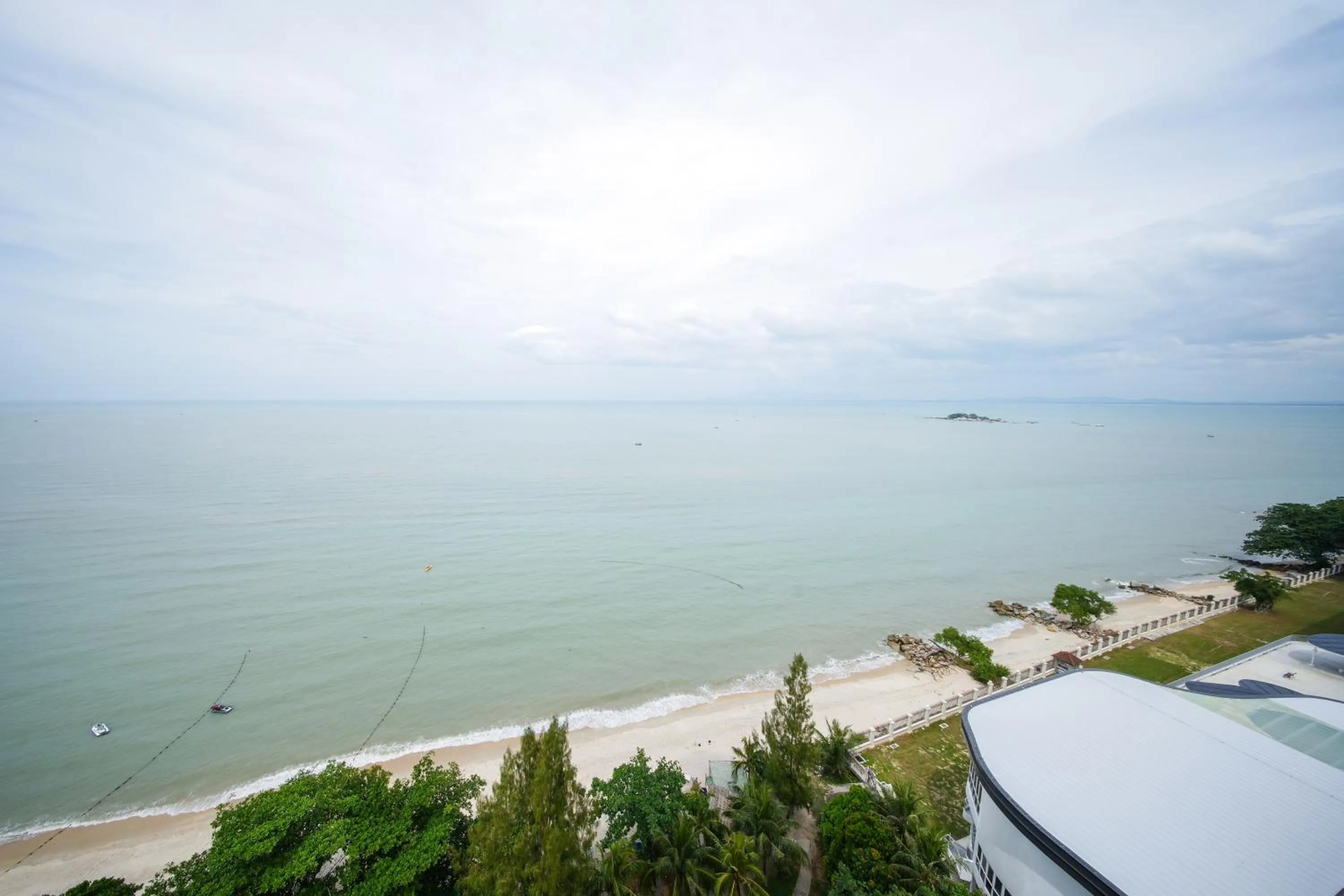 Beach in Rainbow Paradise Beach Resort