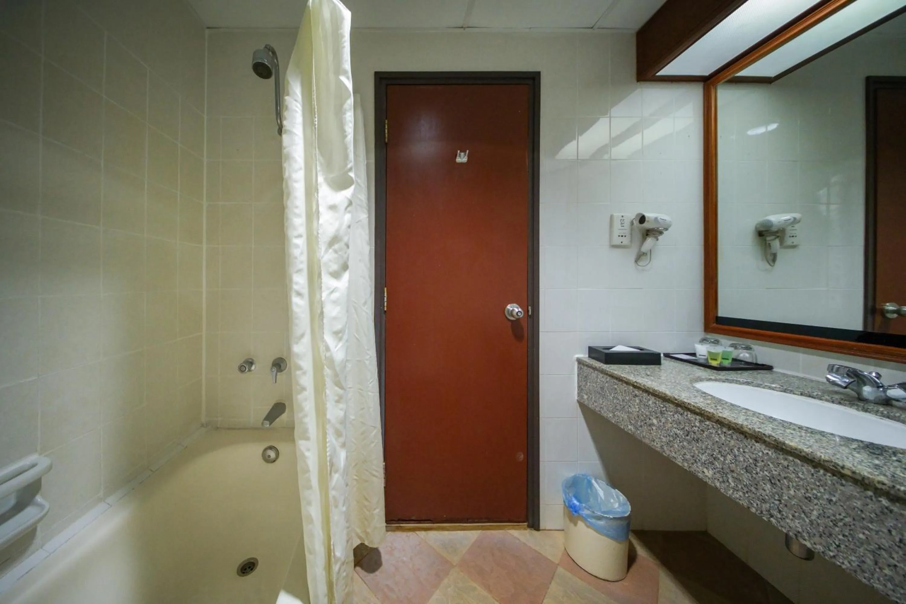 Bathroom in Rainbow Paradise Beach Resort