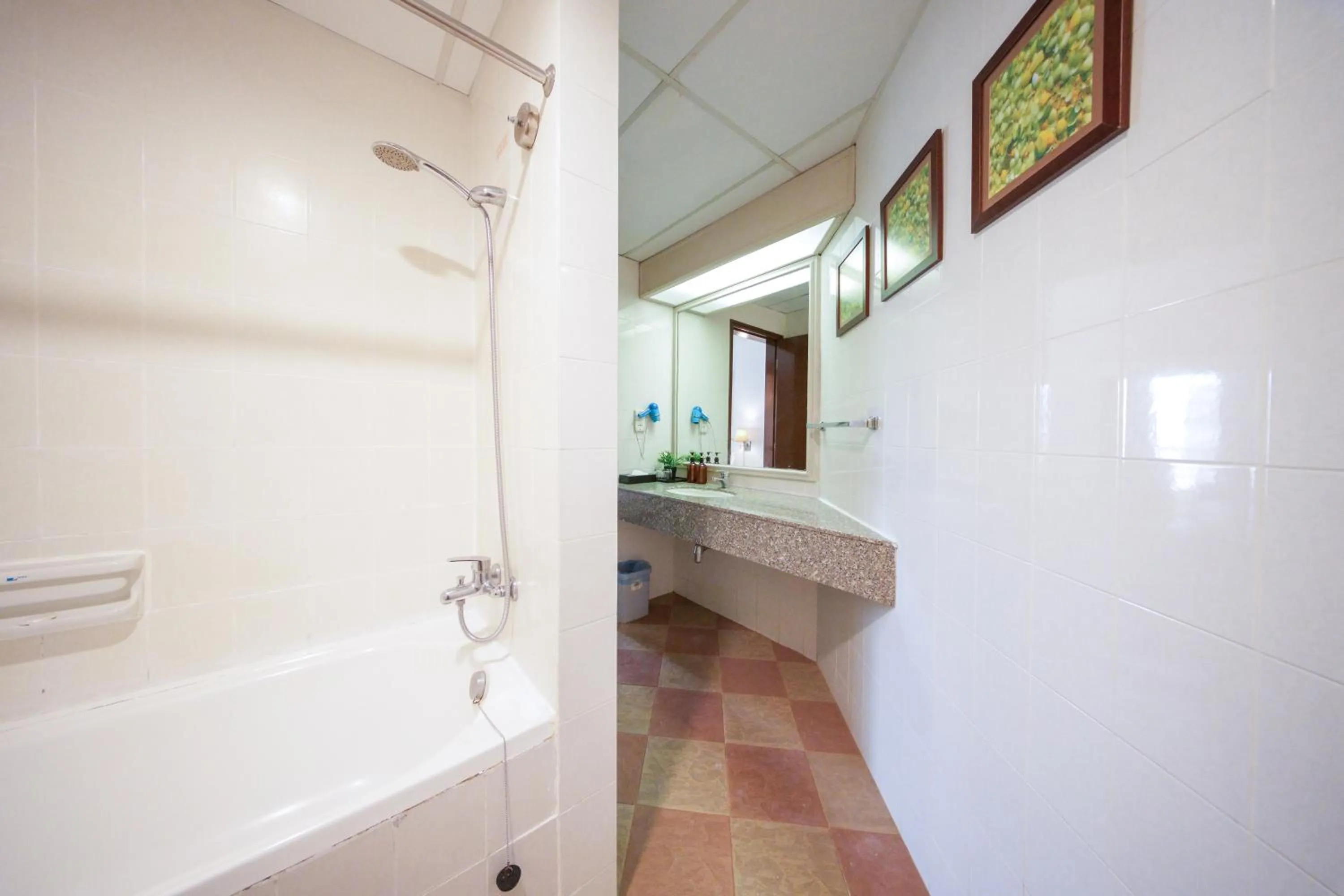 Bathroom in Rainbow Paradise Beach Resort