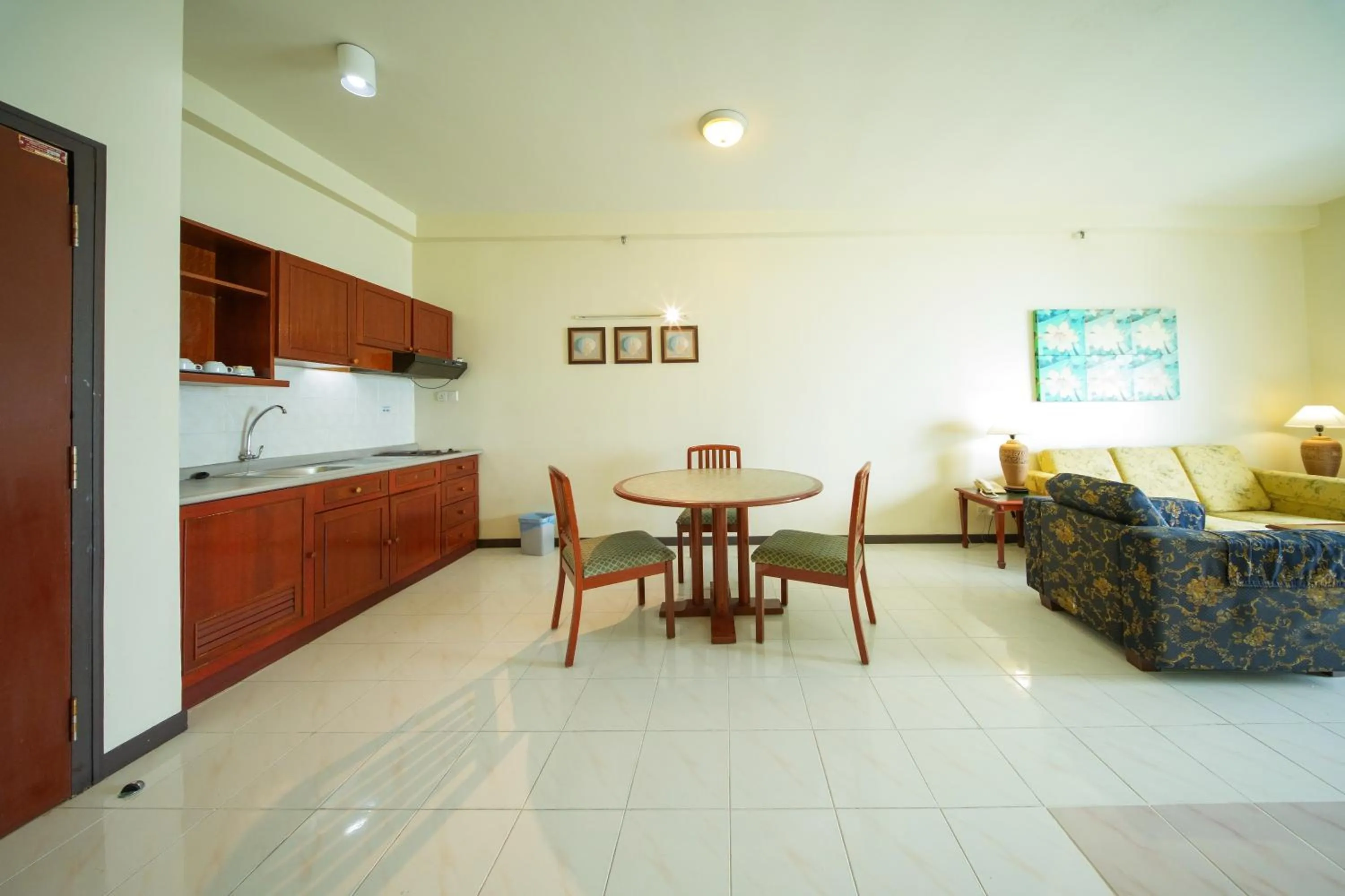 Dining area in Rainbow Paradise Beach Resort