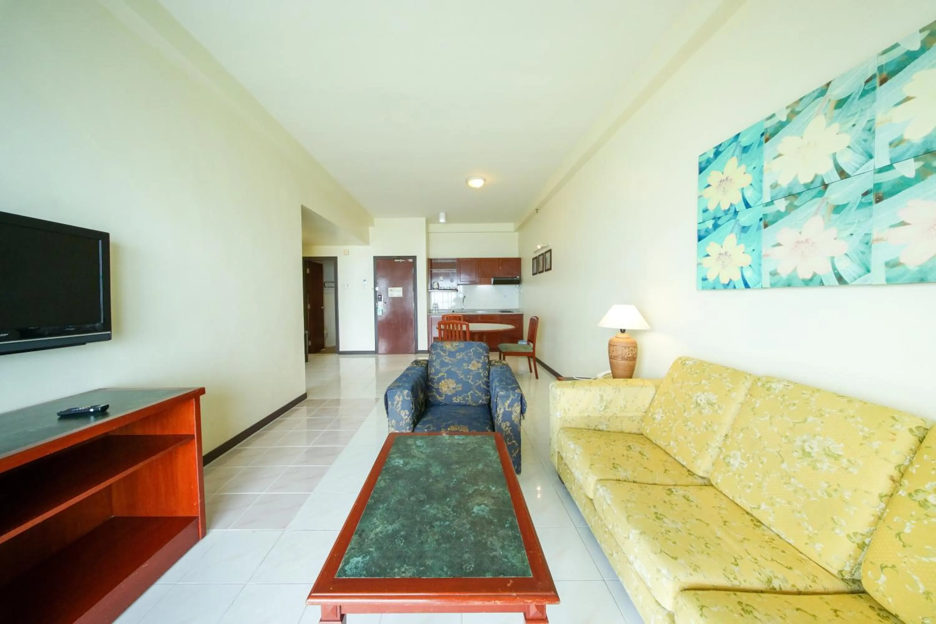 Living room in Rainbow Paradise Beach Resort