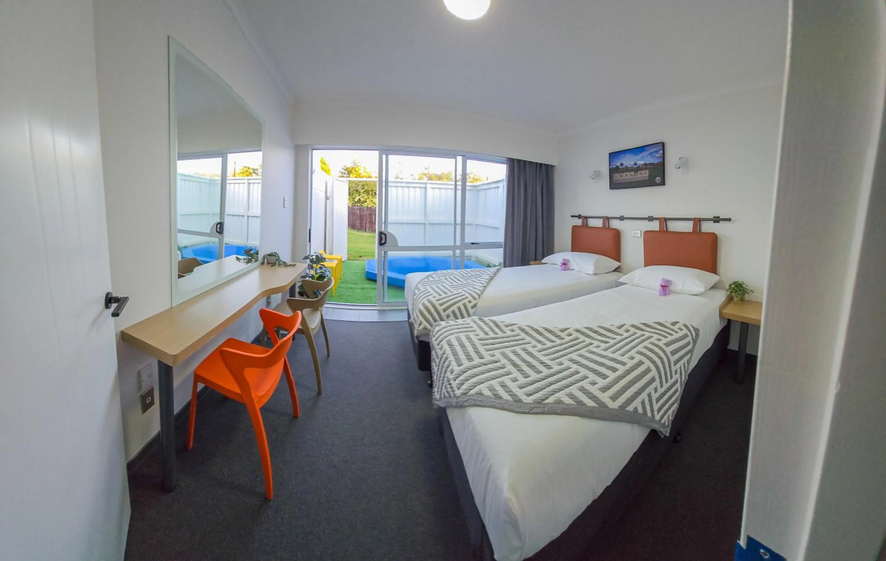 Bedroom, Bed in Alpin Motel & Conference Centre