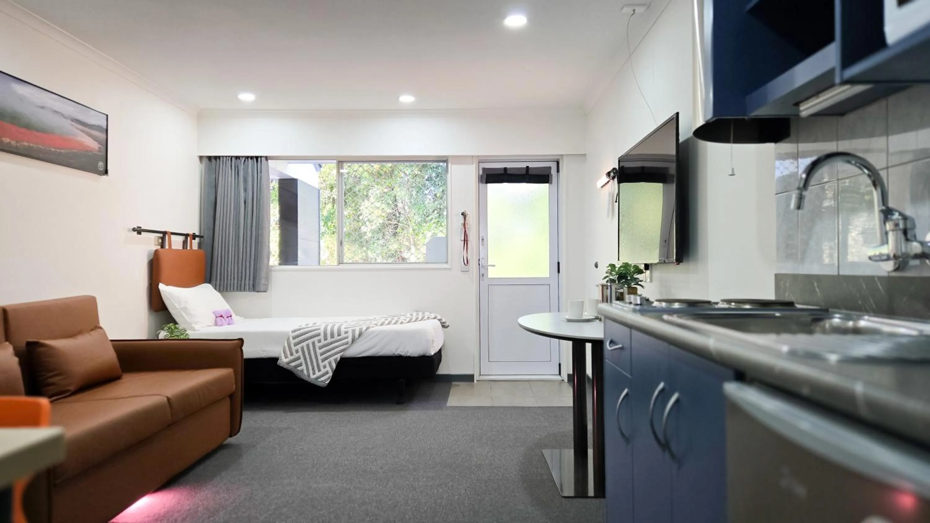 Photo of the whole room, Bed in Alpin Motel & Conference Centre