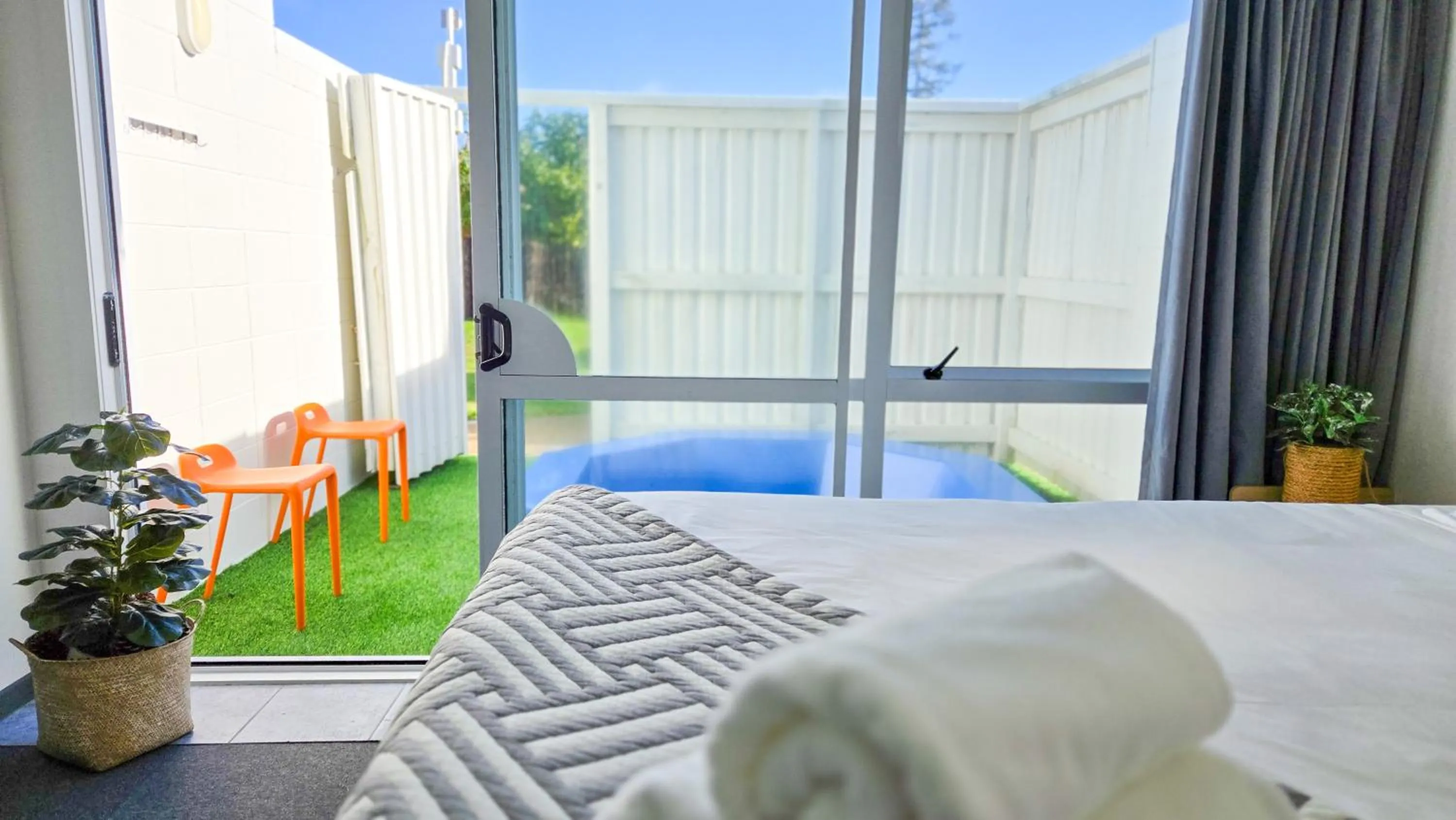 View (from property/room), Bed in Alpin Motel & Conference Centre