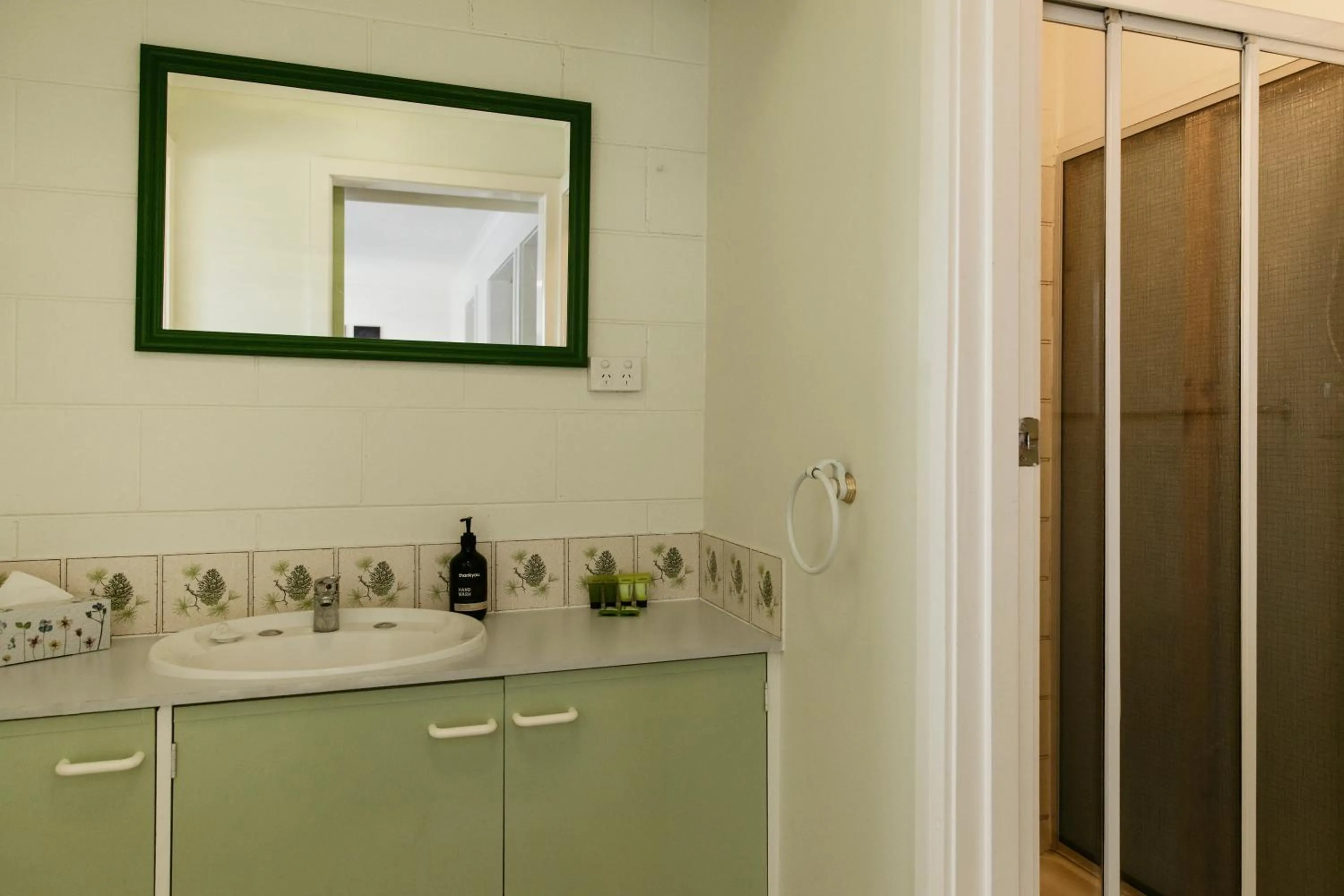 Bathroom in Anchor Wheel Motel