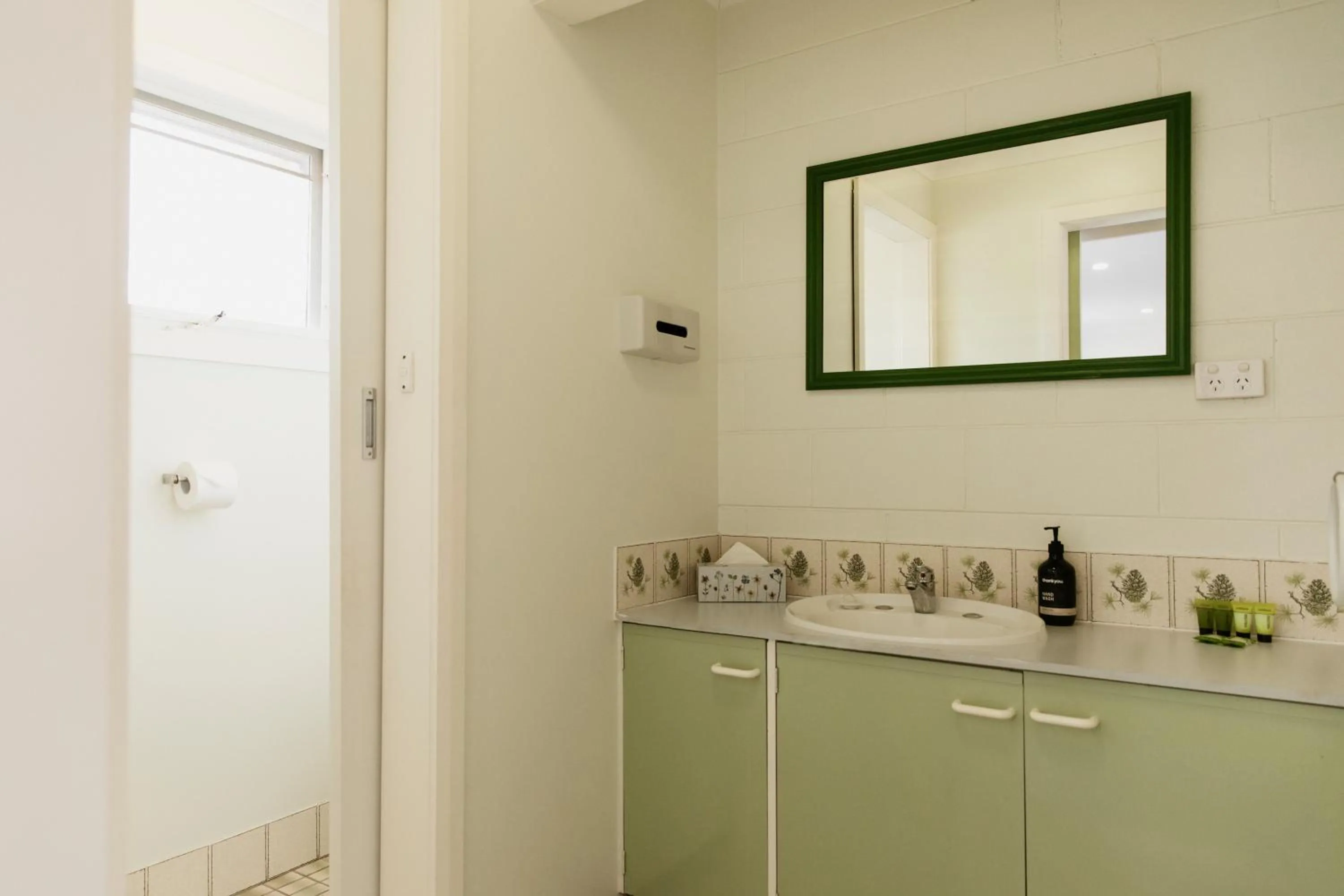 Bathroom in Anchor Wheel Motel