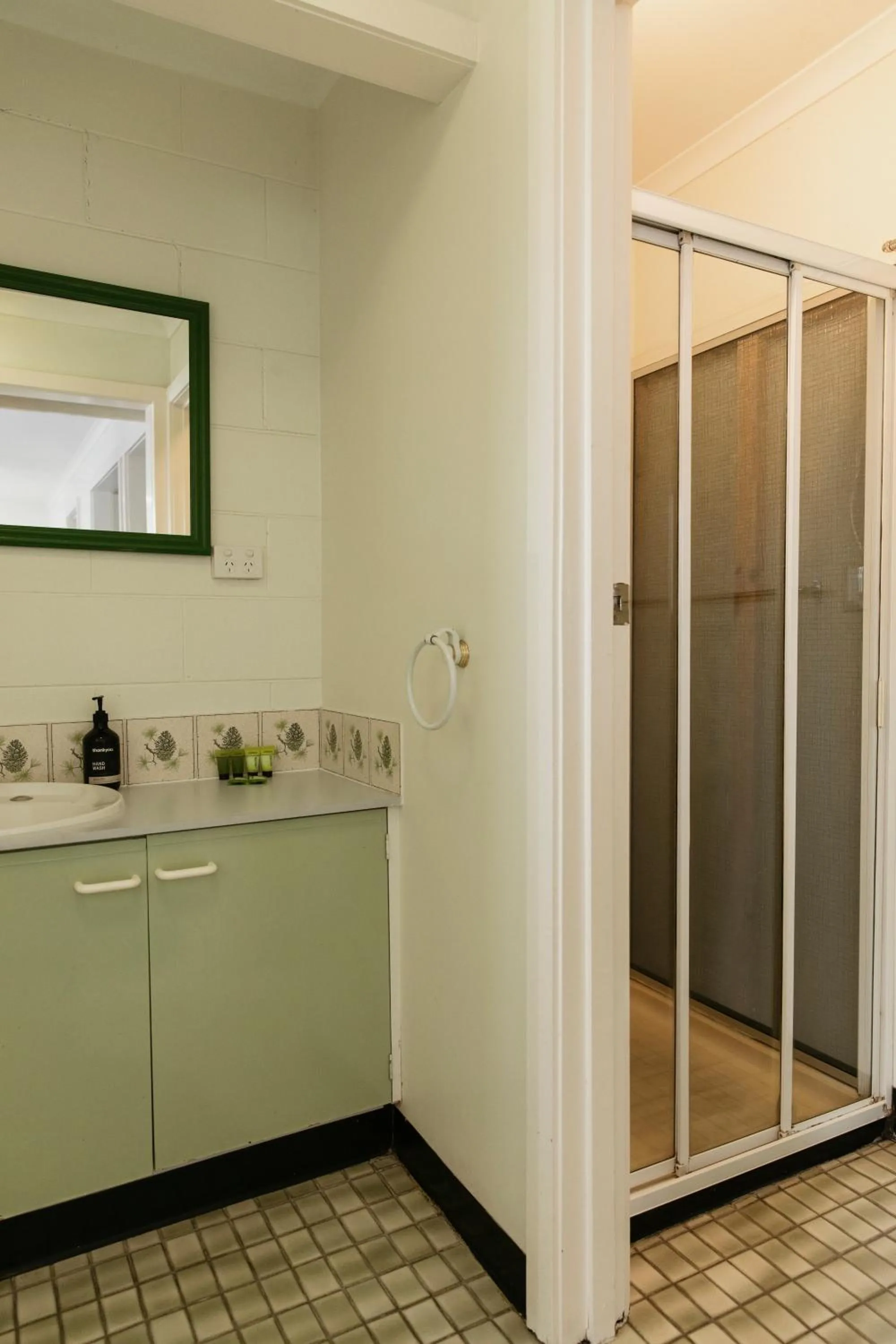 Bathroom in Anchor Wheel Motel