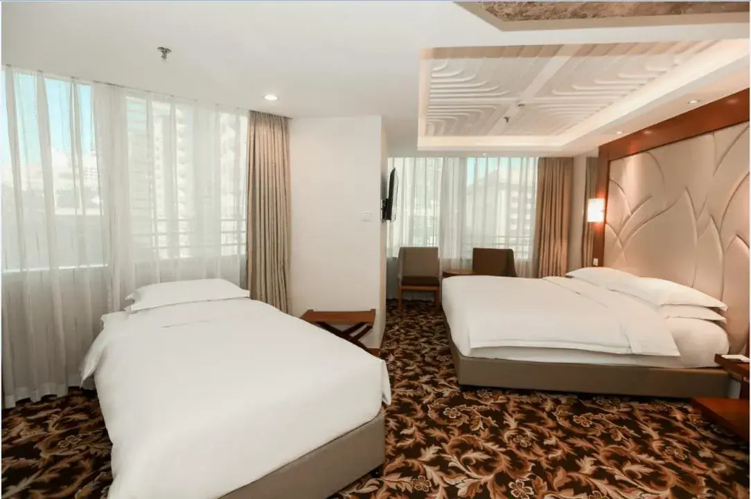 Classic Triple Room(30% discount in Chinese Restaurant except drinks) in Howard Johnson Paragon Hotel Beijing Classic Triple Room(30% discount in Chinese Restaurant except drinks) in Howard Johnson Paragon Hotel Beijing