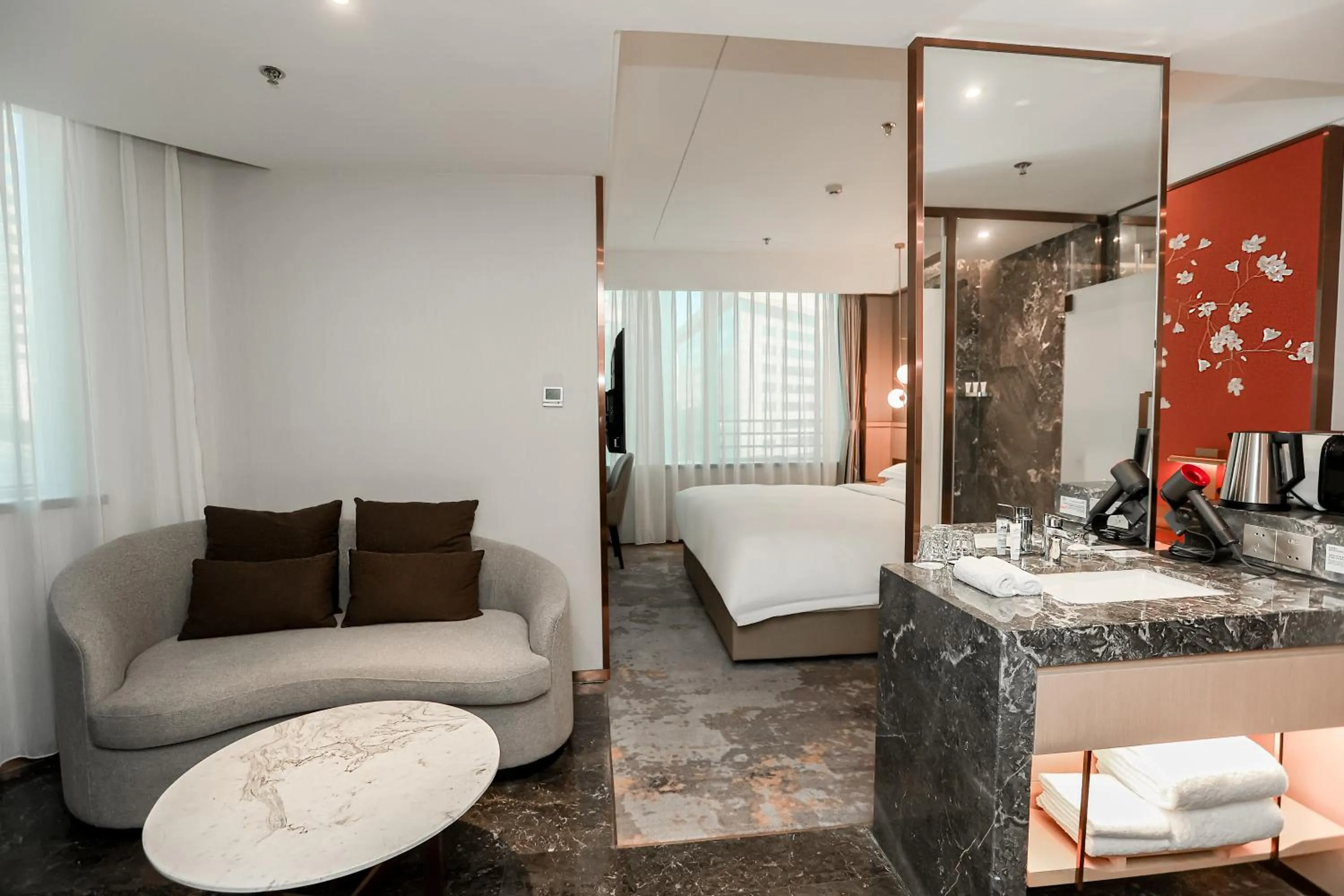 Bedroom in Howard Johnson Paragon Hotel Beijing