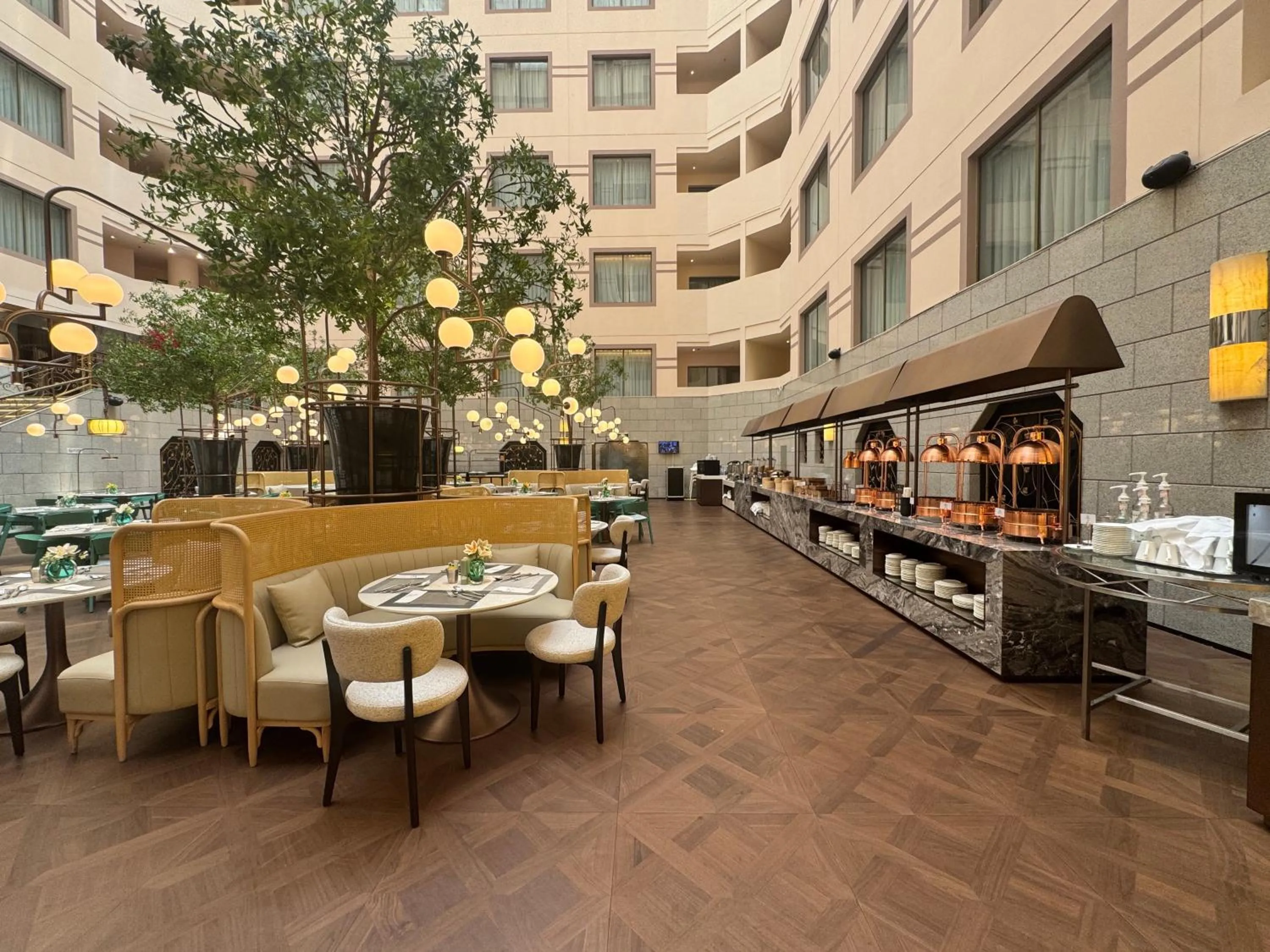 Restaurant/places to eat in Howard Johnson Paragon Hotel Beijing